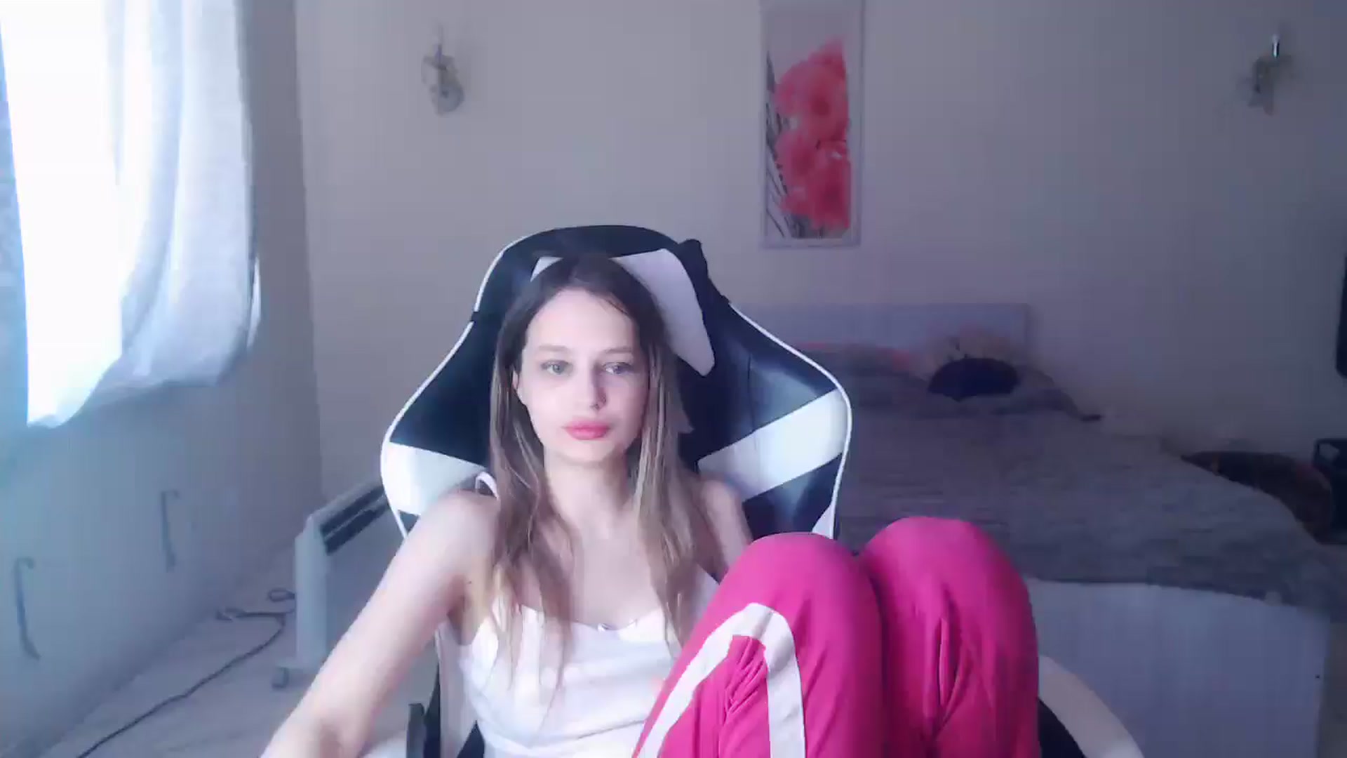 Gallery image thumbnail from Lola_vi's myfreecams stream on, 04/14/2025, 11:10 image 16 of 20