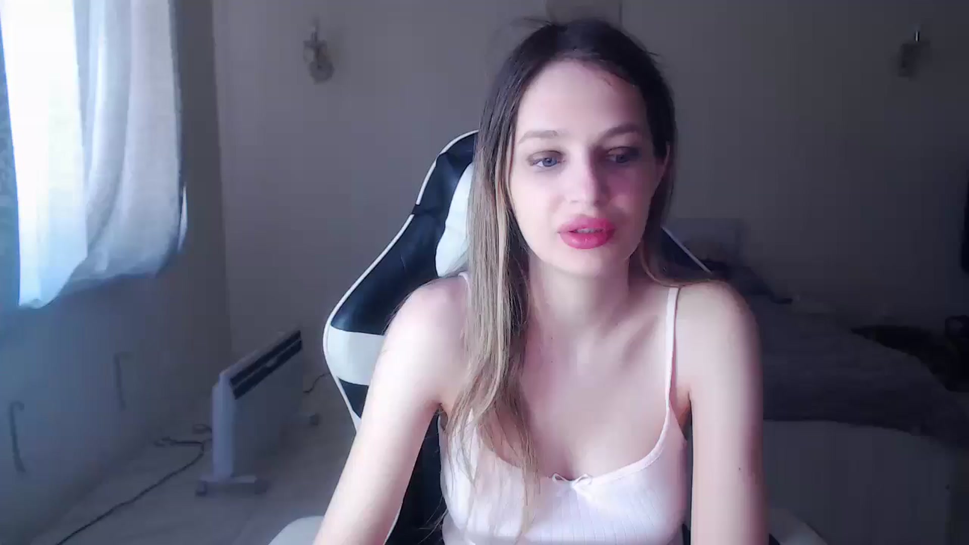 Gallery image thumbnail from Lola_vi's myfreecams stream on, 04/14/2025, 11:10 image 2 of 20