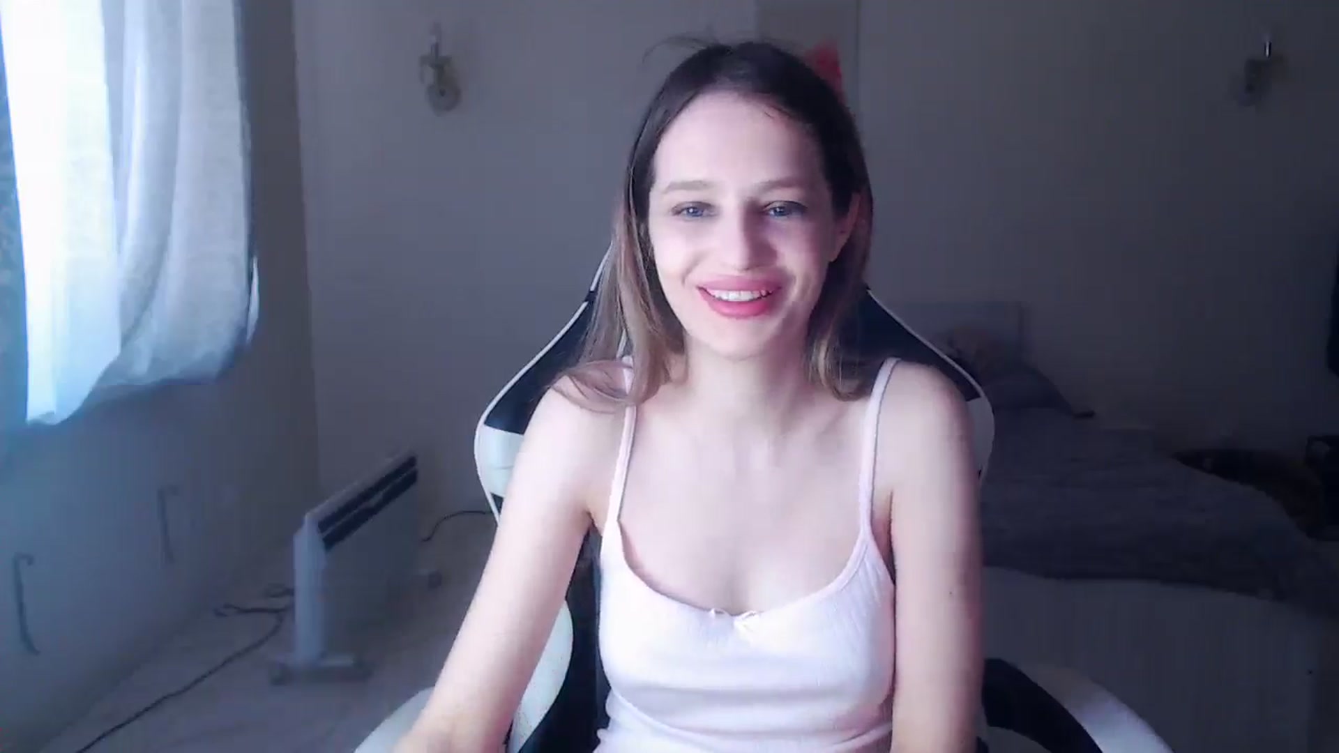 Gallery image thumbnail from Lola_vi's myfreecams stream on, 04/14/2025, 11:59 image 20 of 20