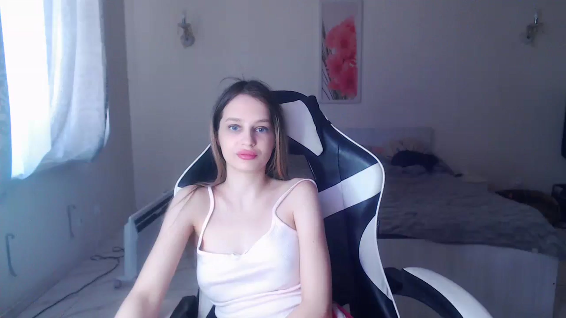 Gallery image thumbnail from Lola_vi's myfreecams stream on, 04/14/2025, 11:59 image 16 of 20