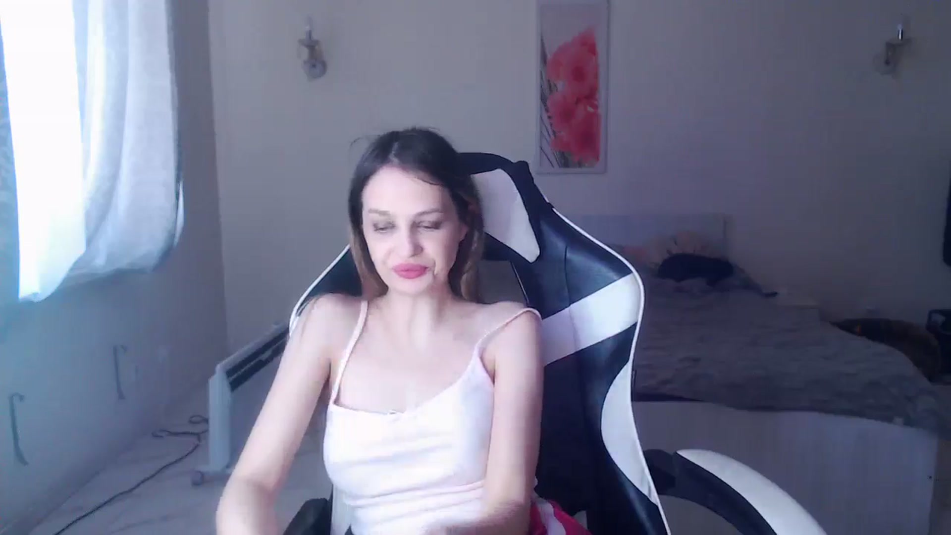 Gallery image thumbnail from Lola_vi's myfreecams stream on, 04/14/2025, 11:59 image 17 of 20