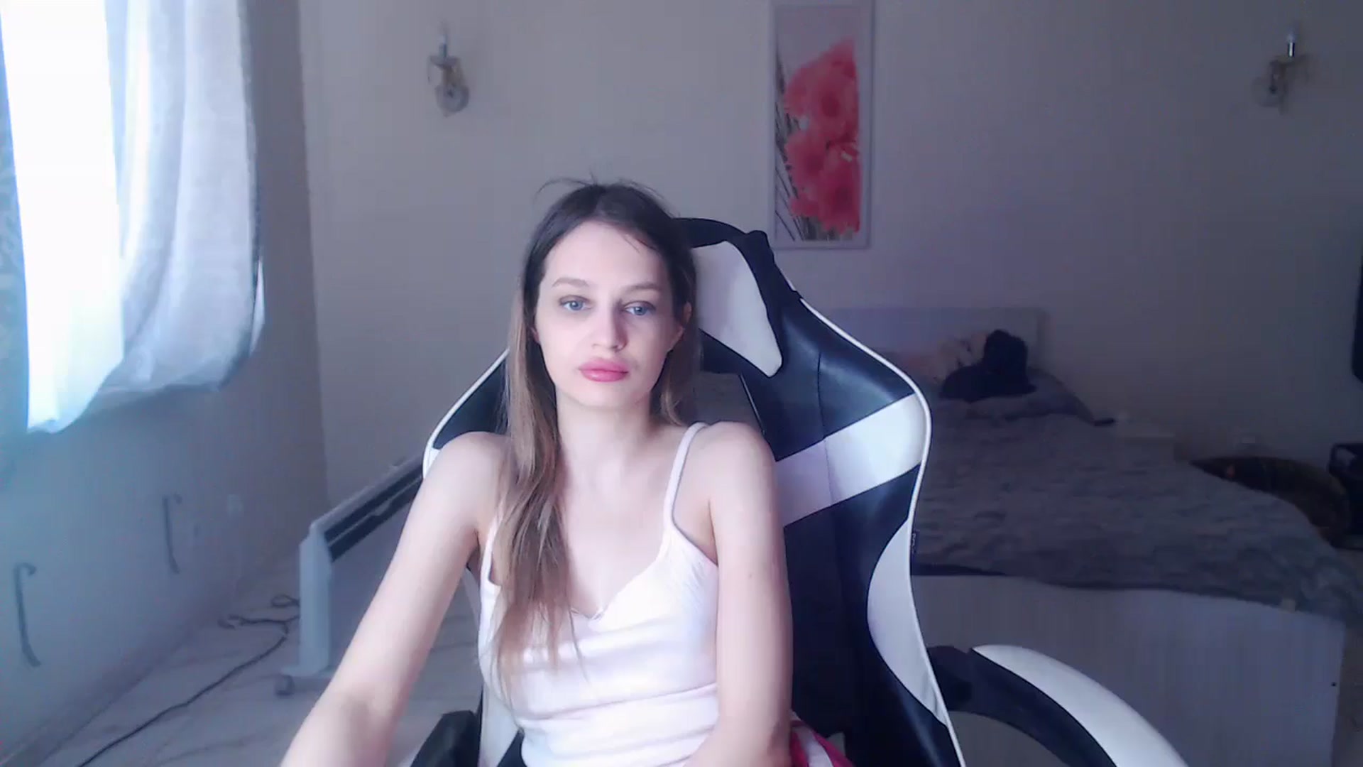 Gallery image thumbnail from Lola_vi's myfreecams stream on, 04/14/2025, 11:59 image 6 of 20