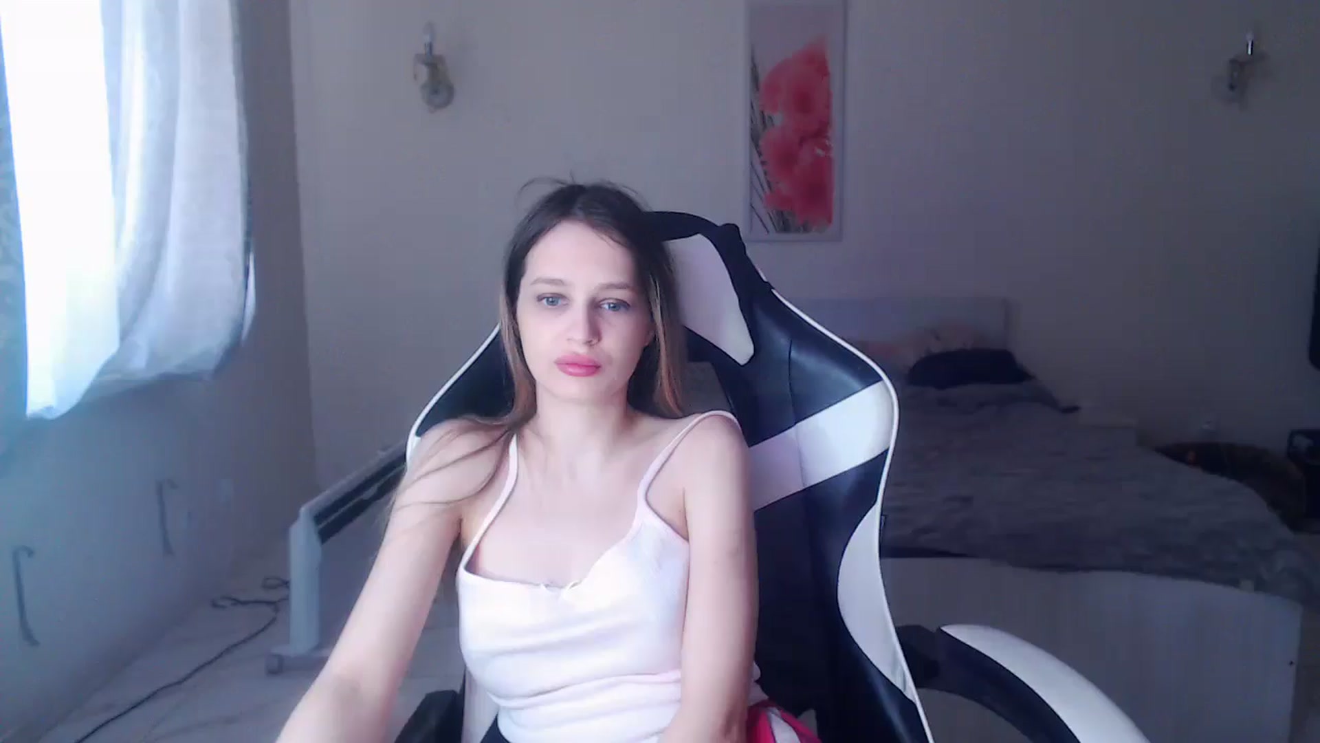 Gallery image thumbnail from Lola_vi's myfreecams stream on, 04/14/2025, 11:59 image 11 of 20