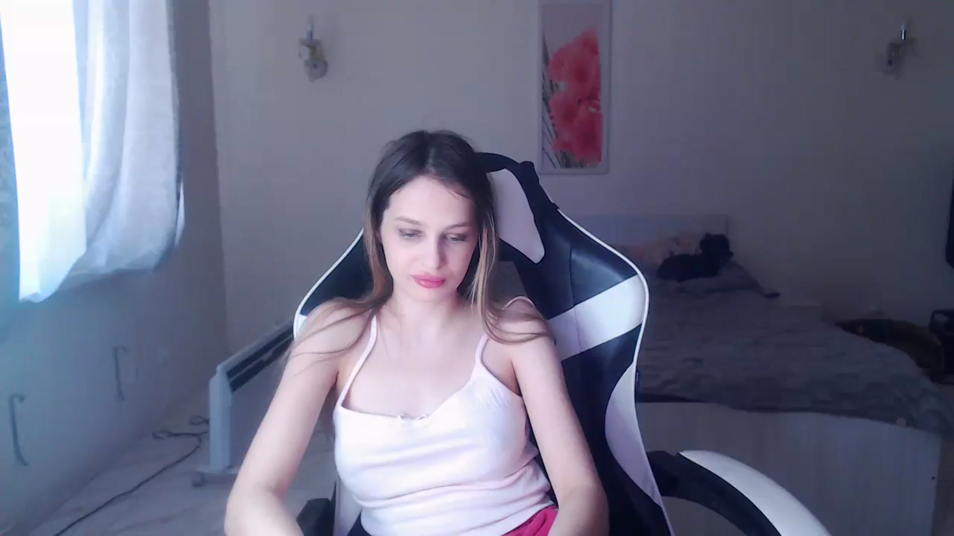 Gallery image thumbnail from Lola_vi's myfreecams stream on, 04/14/2025, 11:59 image 8 of 20