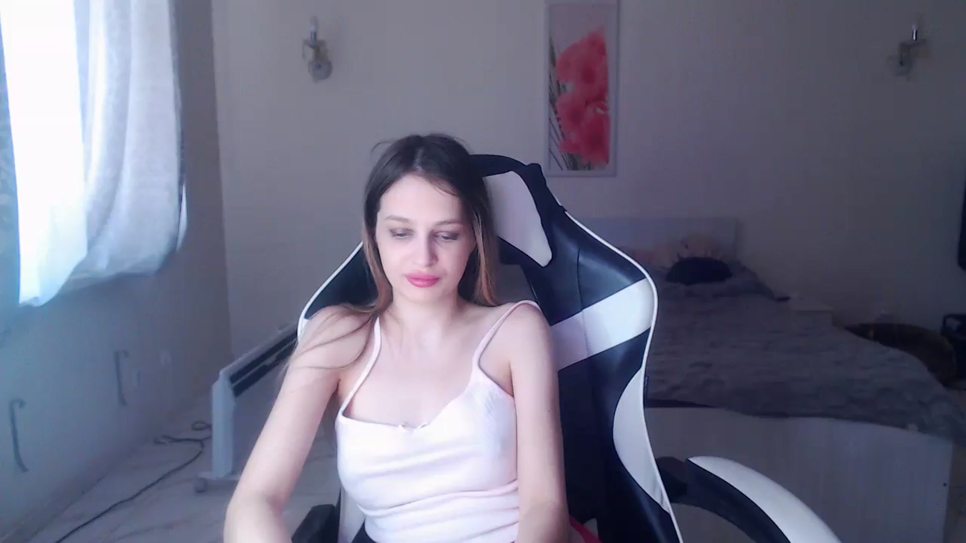 Gallery image thumbnail from Lola_vi's myfreecams stream on, 04/14/2025, 11:59 image 12 of 20