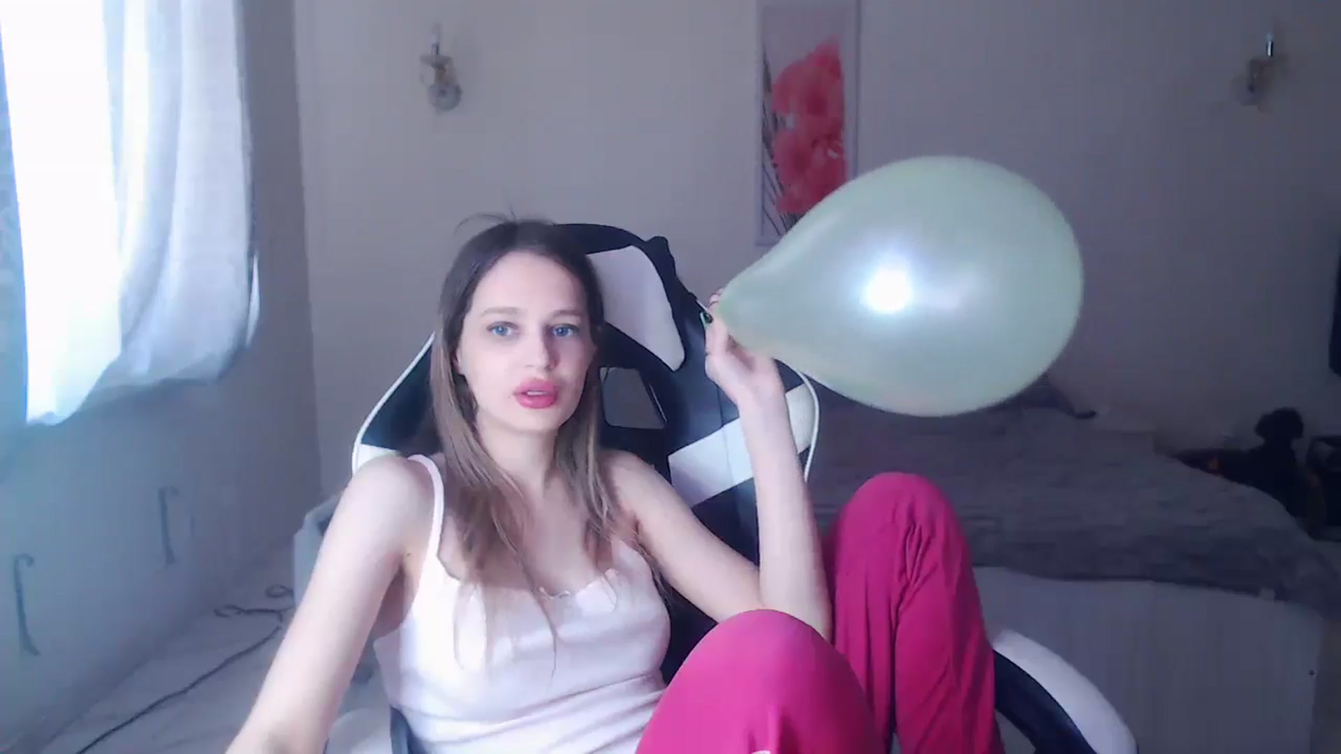 Gallery image thumbnail from Lola_vi's myfreecams stream on, 04/14/2025, 11:59 image 2 of 20