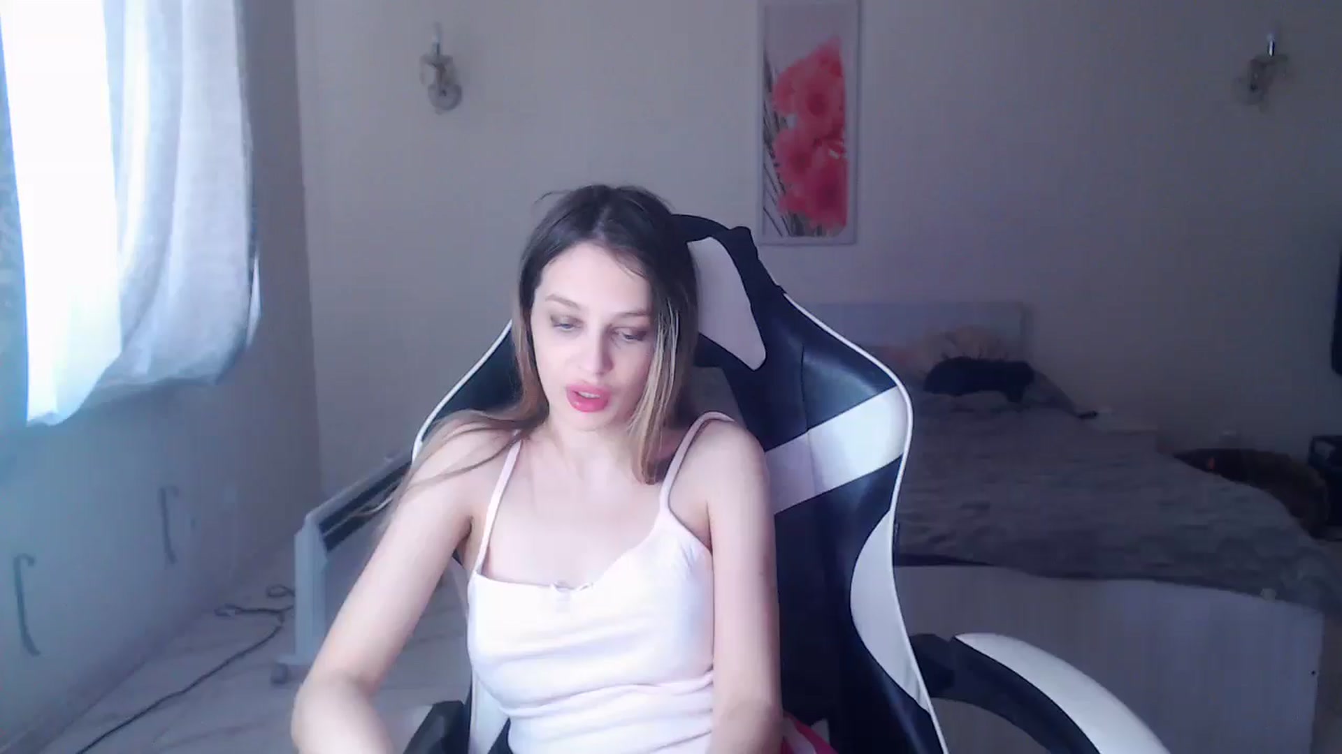Gallery image thumbnail from Lola_vi's myfreecams stream on, 04/14/2025, 11:59 image 7 of 20