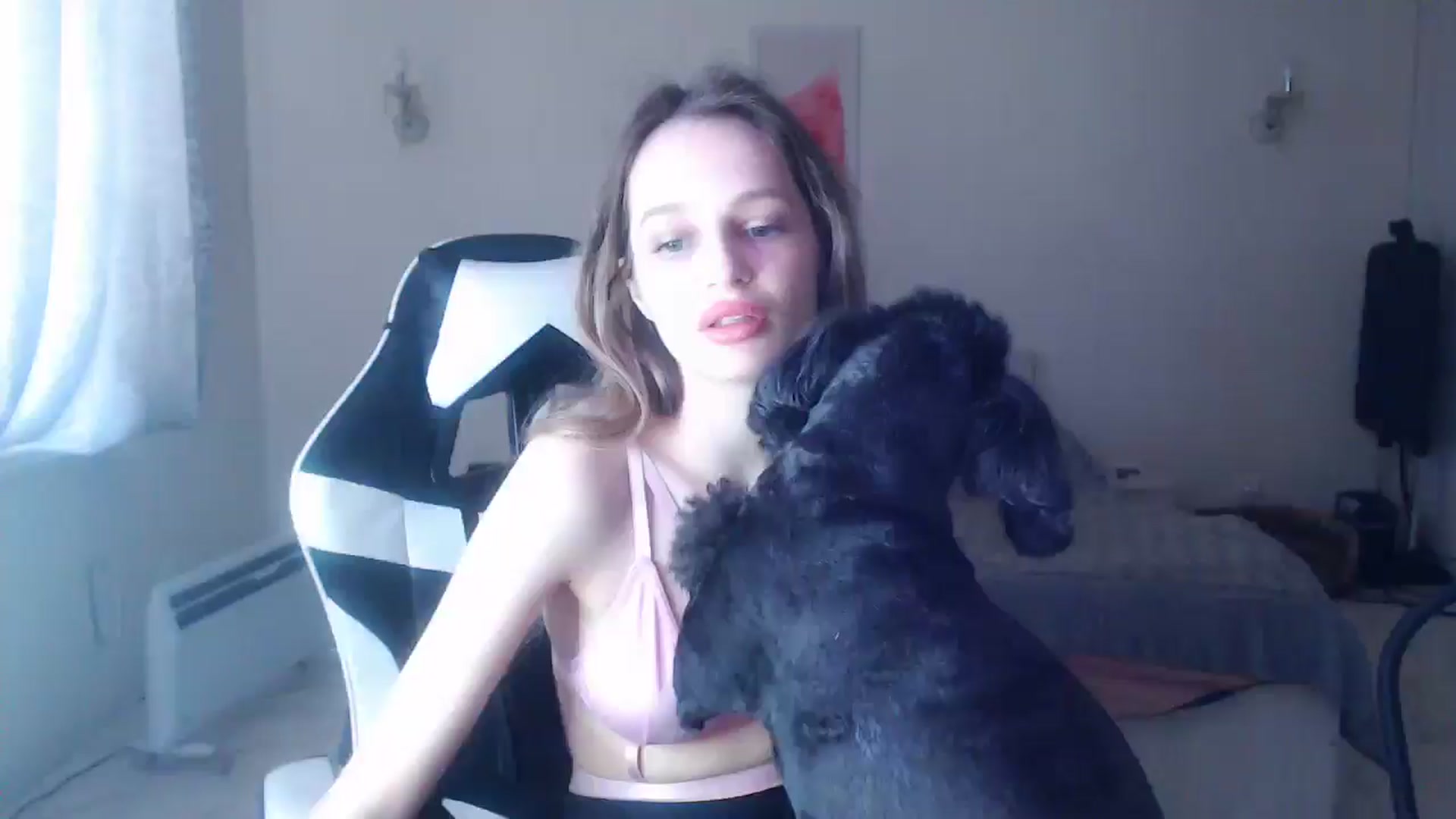 Gallery image thumbnail from Lola_vi's myfreecams stream on, 04/19/2025, 11:54 image 17 of 20