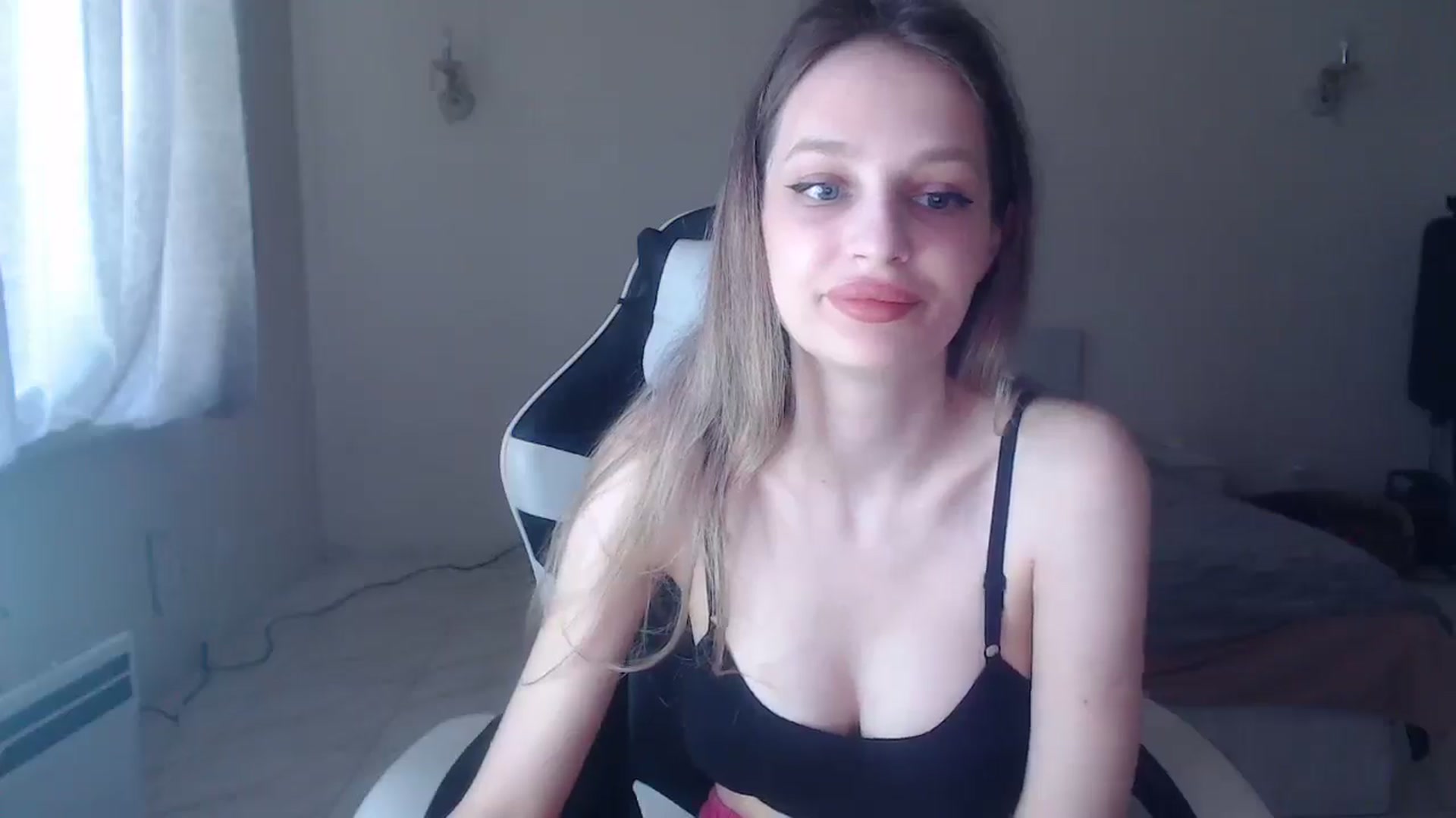 Gallery image thumbnail from Lola_vi's myfreecams stream on, 04/25/2025, 11:20 image 18 of 20