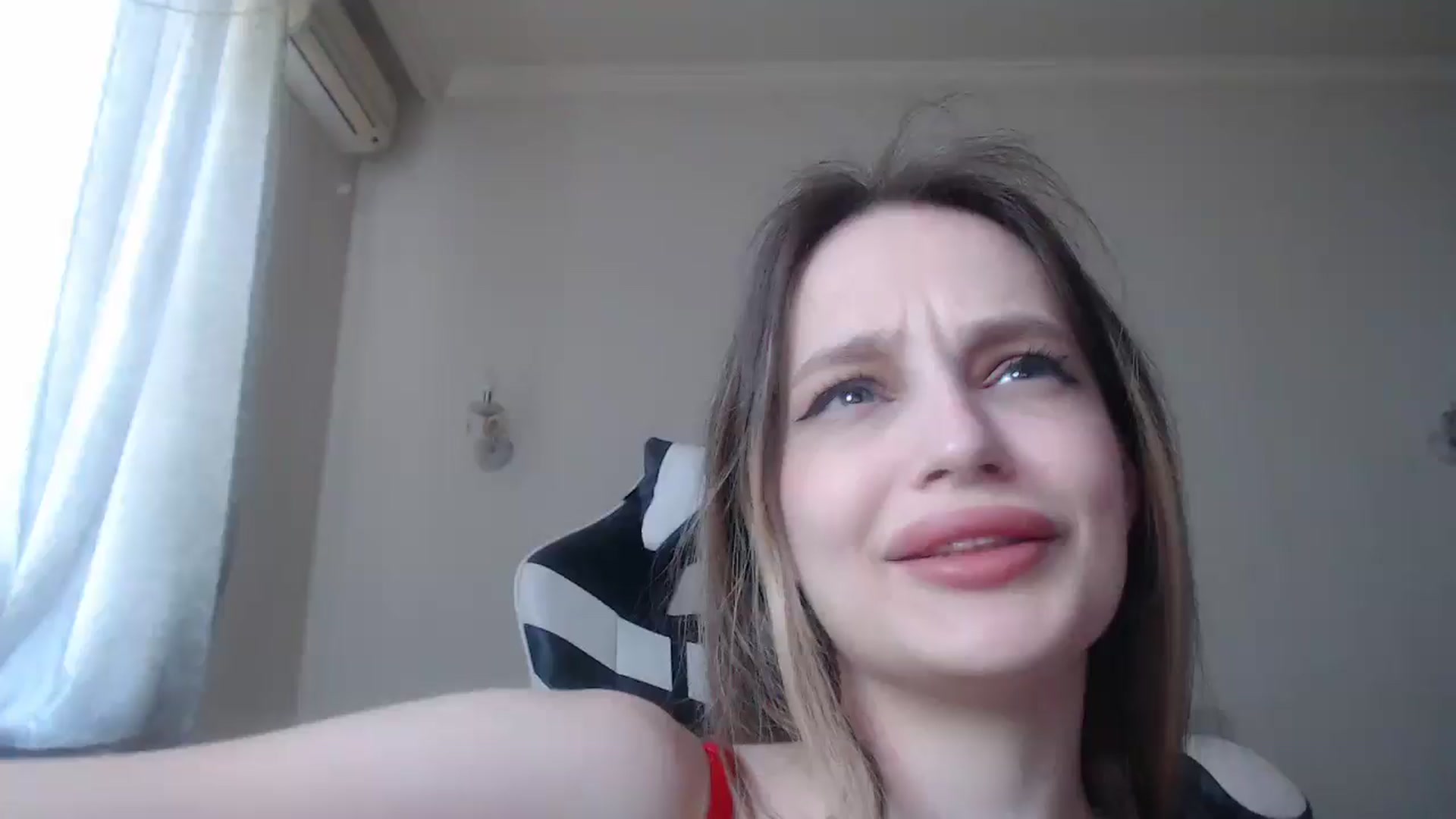 Gallery image thumbnail from Lola_vi's myfreecams stream on, 04/26/2025, 11:37 image 12 of 20