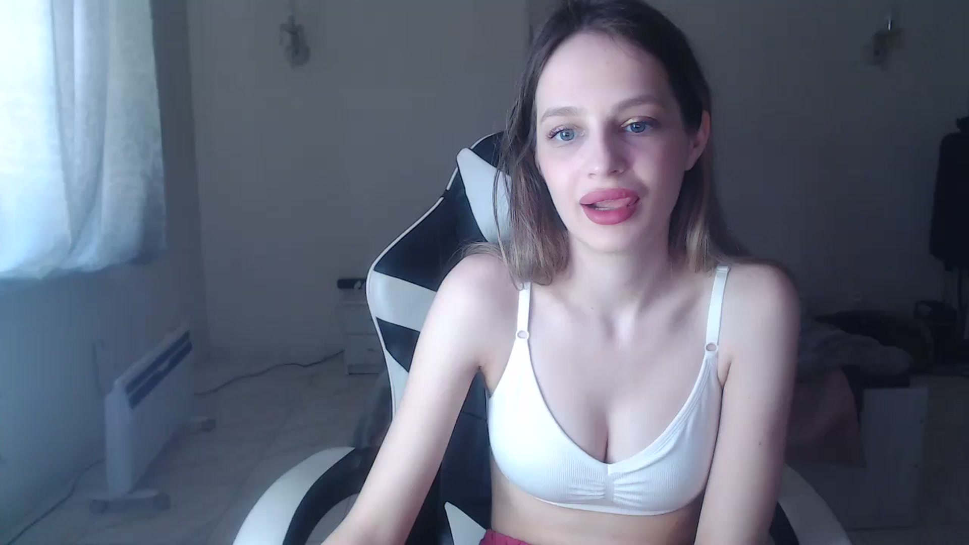 Gallery image thumbnail from Lola_vi's myfreecams stream on, 04/27/2025, 11:54 image 16 of 20