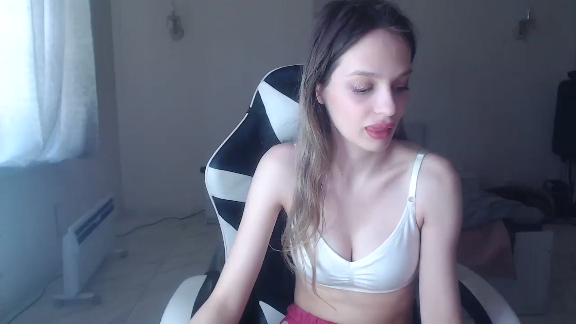 Gallery image thumbnail from Lola_vi's myfreecams stream on, 04/27/2025, 11:54 image 1 of 20