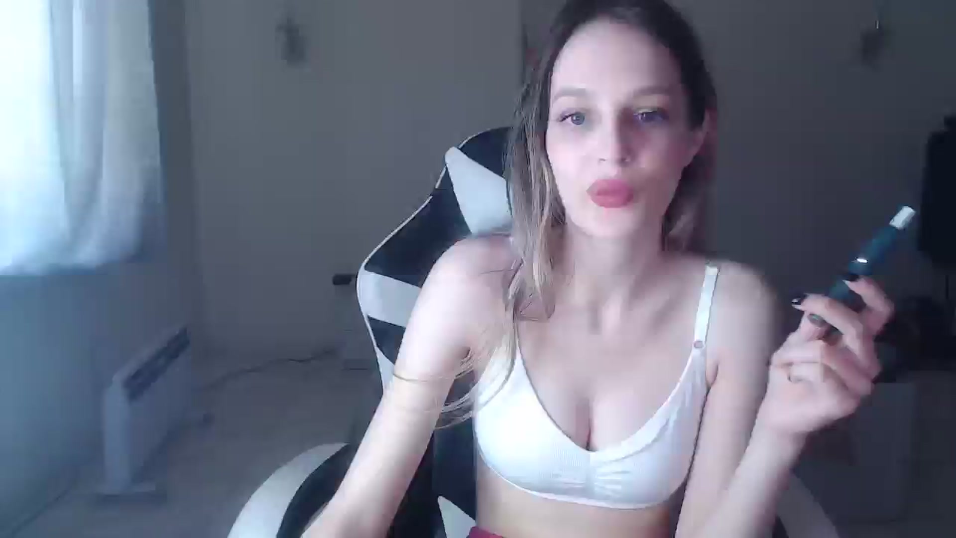 Gallery image thumbnail from Lola_vi's myfreecams stream on, 04/27/2025, 11:54 image 18 of 20