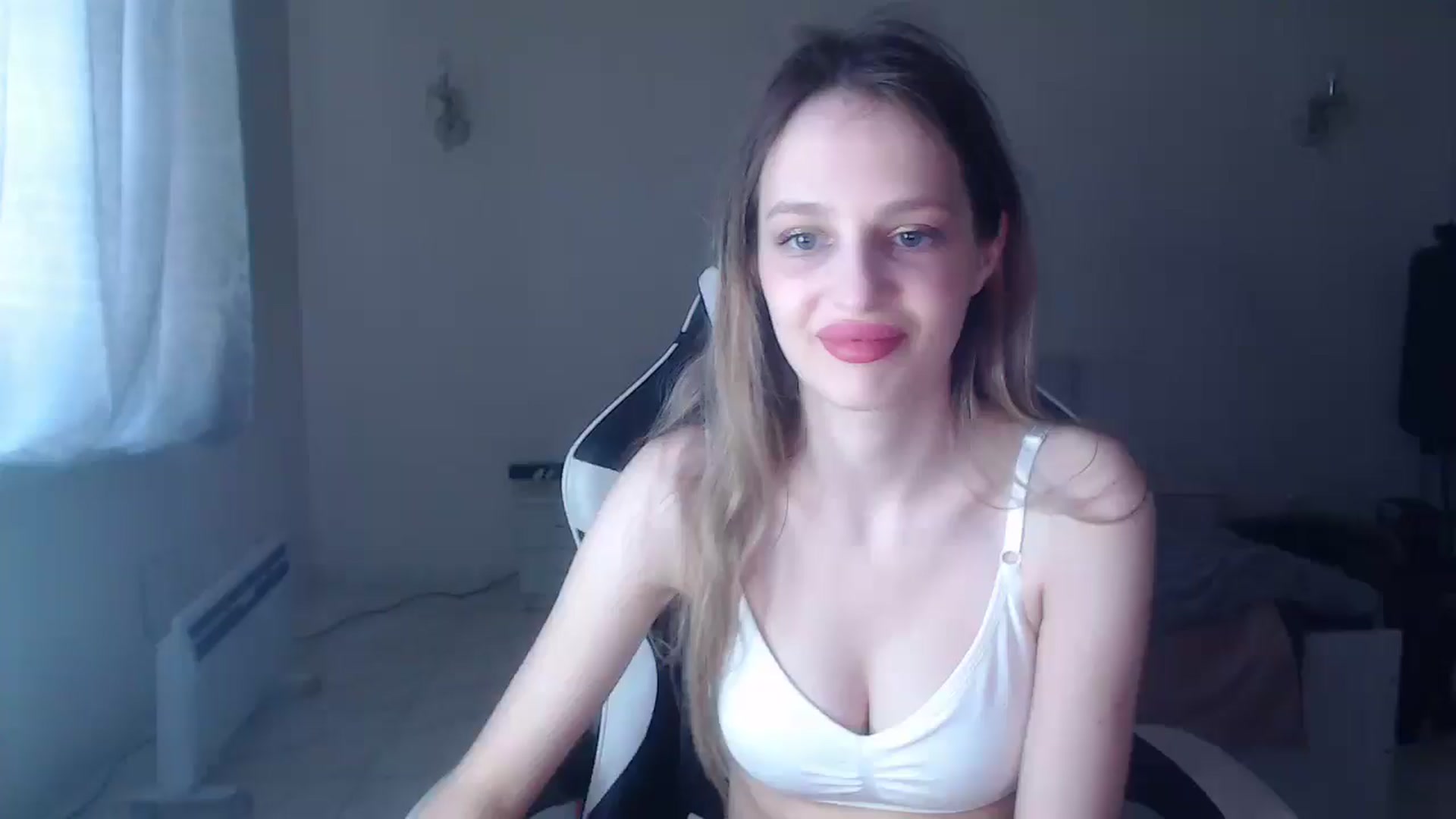 Gallery image thumbnail from Lola_vi's myfreecams stream on, 04/27/2025, 13:11 image 4 of 20
