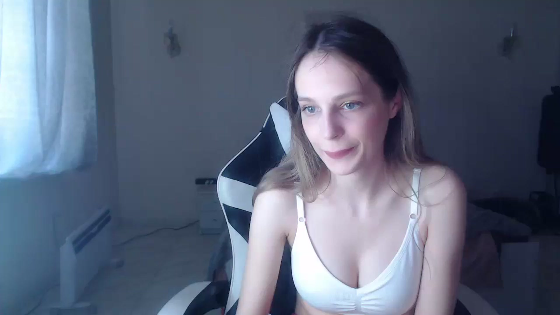 Gallery image thumbnail from Lola_vi's myfreecams stream on, 04/27/2025, 13:11 image 17 of 20