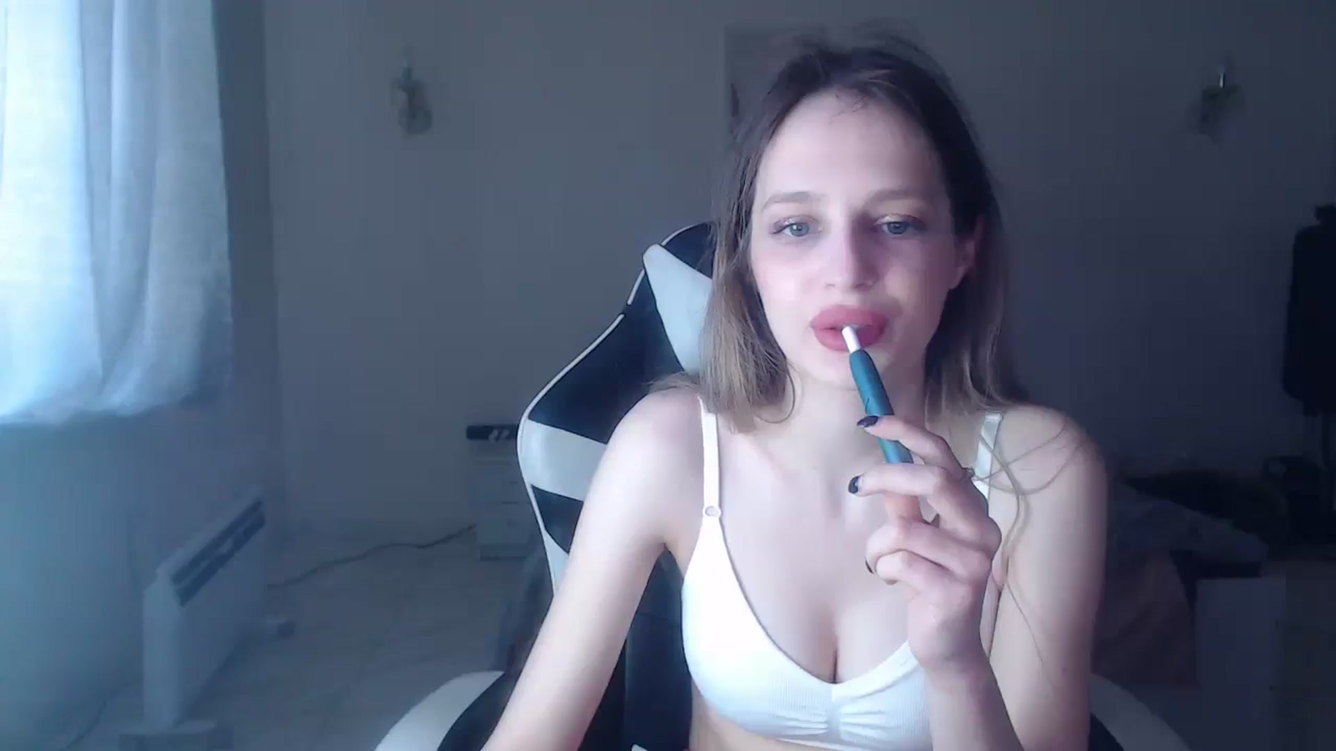 Gallery image thumbnail from Lola_vi's myfreecams stream on, 04/27/2025, 13:11 image 16 of 20