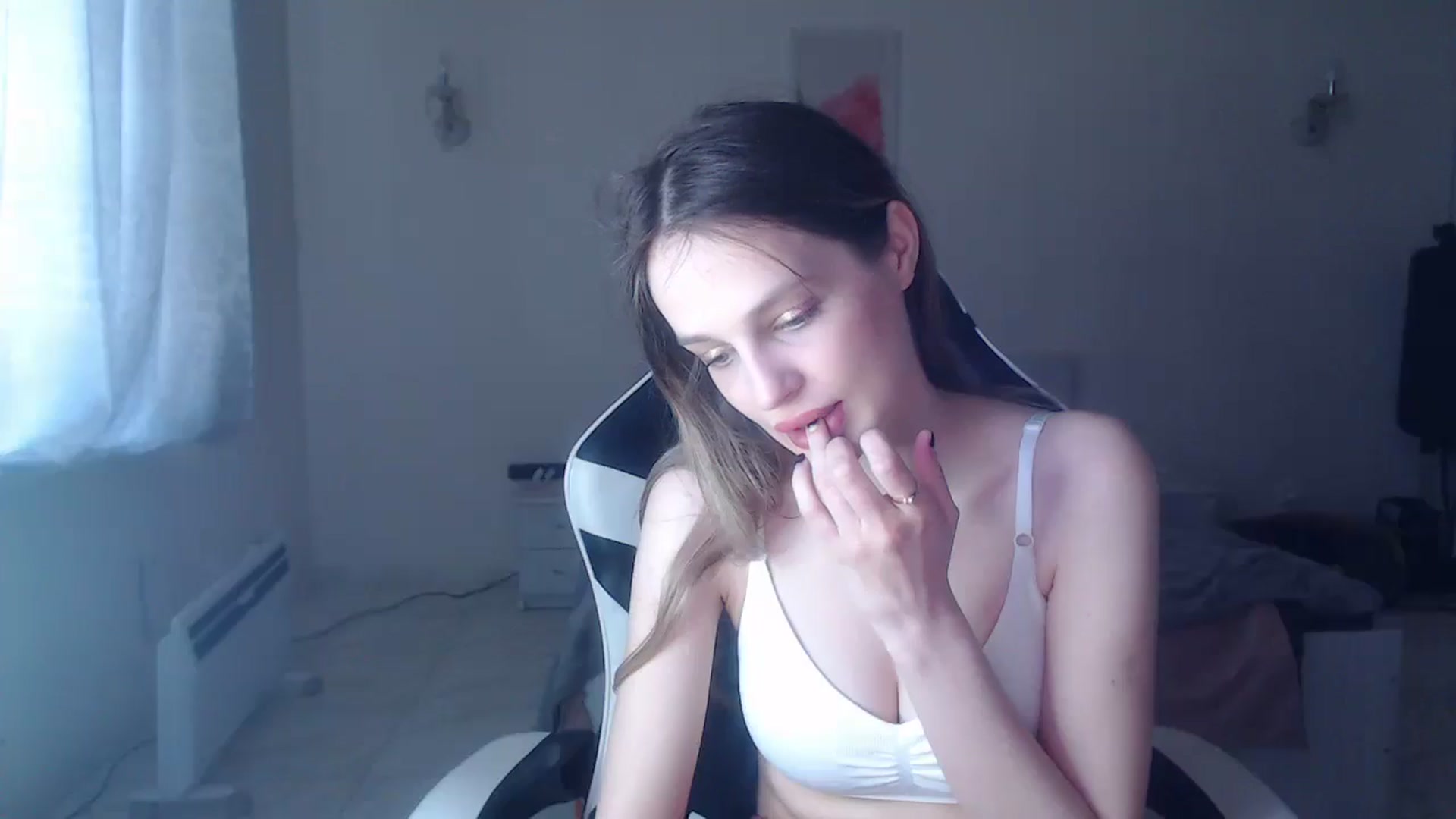 Gallery image thumbnail from Lola_vi's myfreecams stream on, 04/27/2025, 13:11 image 18 of 20