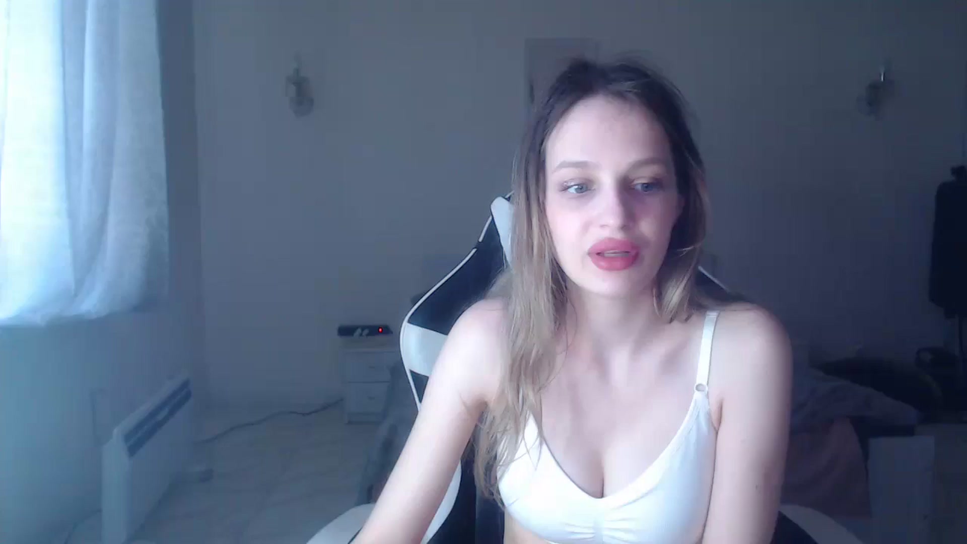 Gallery image thumbnail from Lola_vi's myfreecams stream on, 04/27/2025, 13:41 image 17 of 20