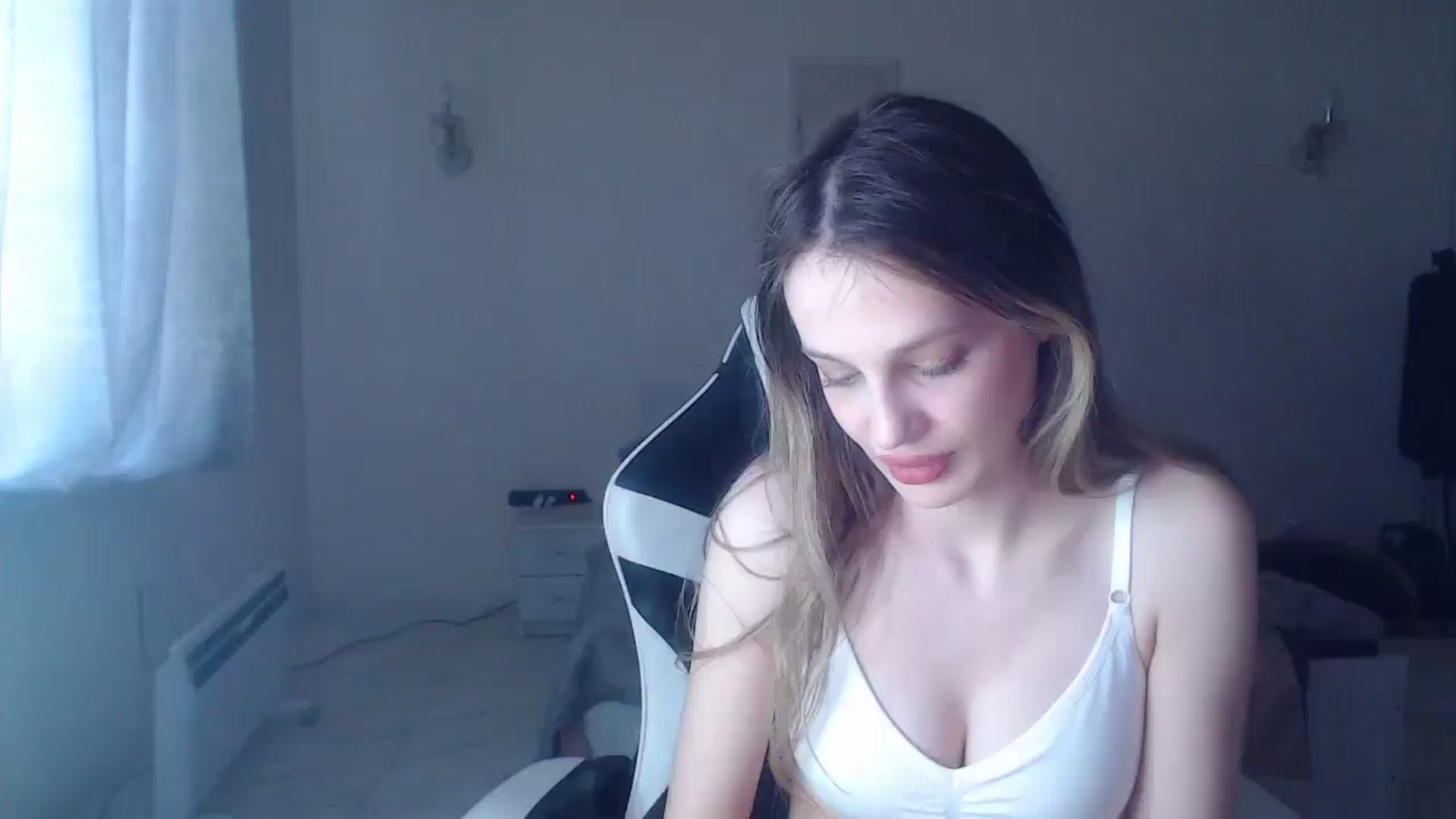 Gallery image thumbnail from Lola_vi's myfreecams stream on, 04/27/2025, 13:41 image 7 of 20