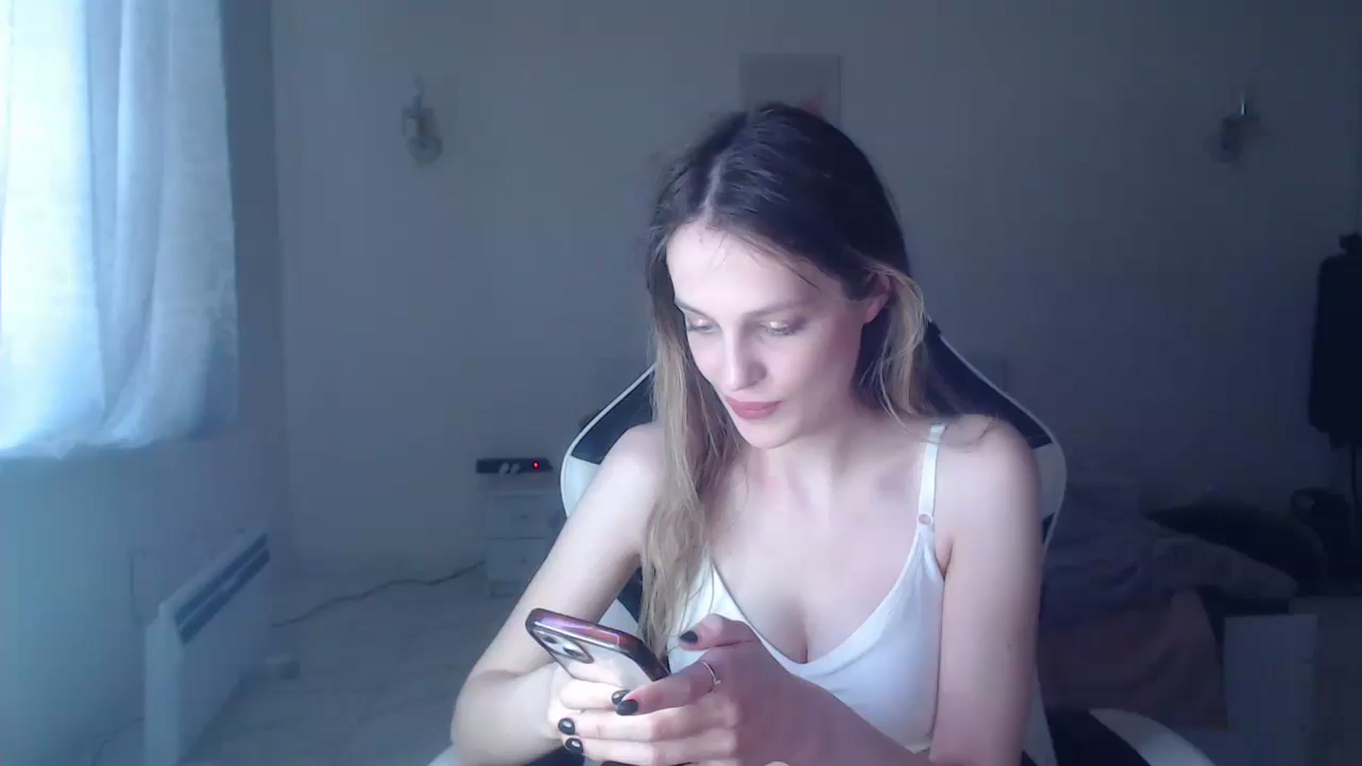 Gallery image thumbnail from Lola_vi's myfreecams stream on, 04/27/2025, 13:41 image 18 of 20