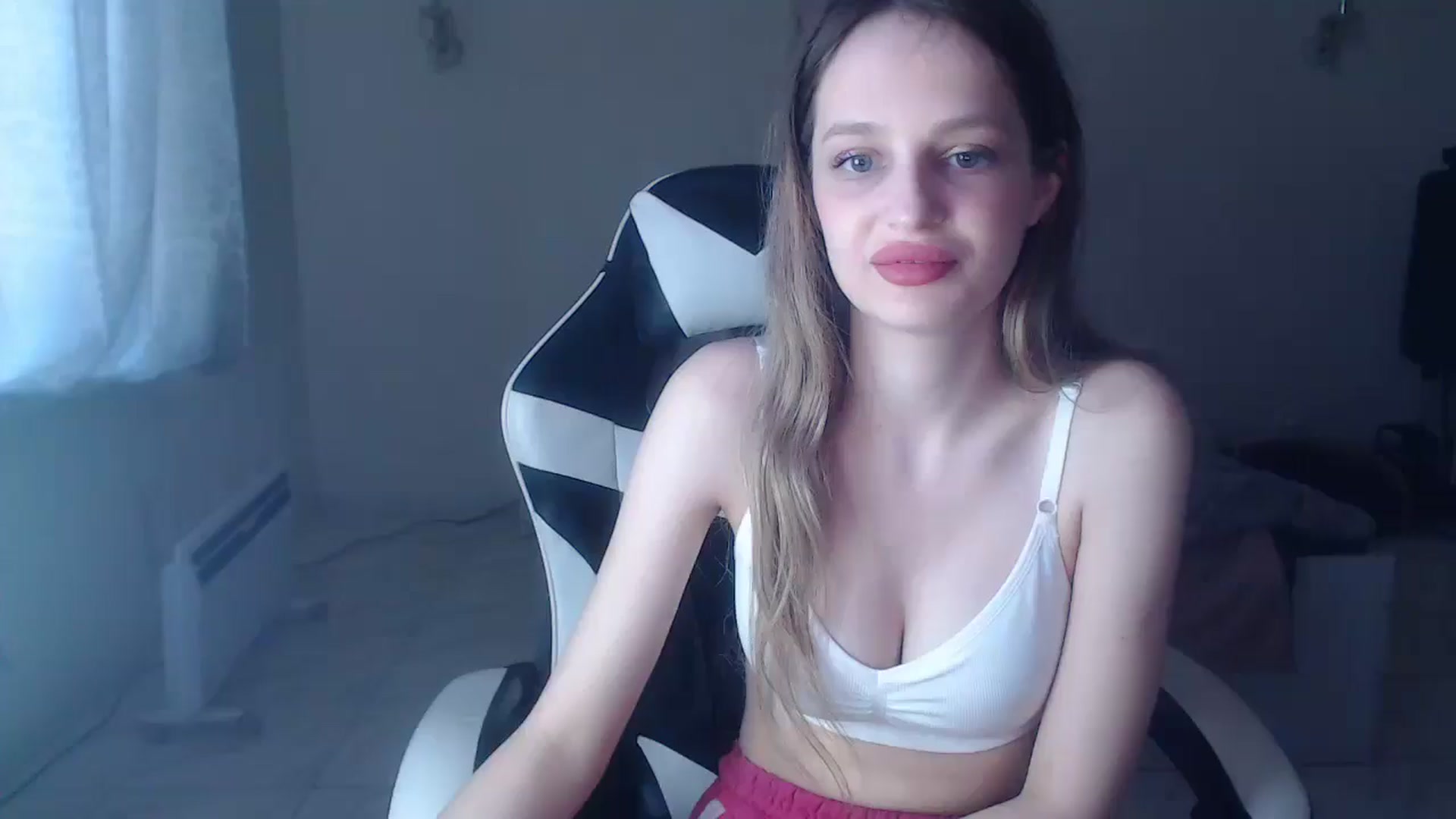 Gallery image thumbnail from Lola_vi's myfreecams stream on, 04/27/2025, 14:03 image 11 of 20
