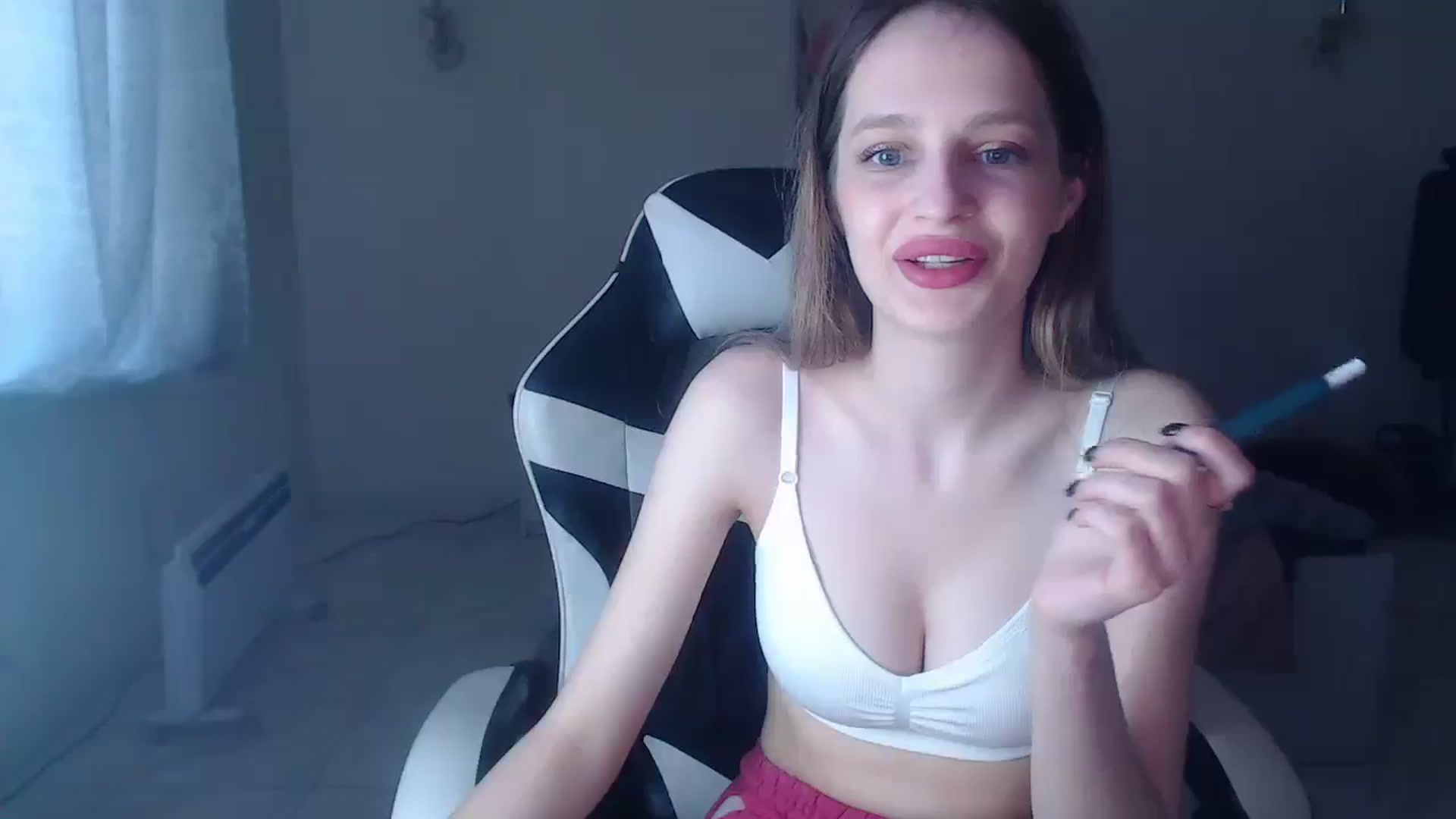 Gallery image thumbnail from Lola_vi's myfreecams stream on, 04/27/2025, 14:03 image 15 of 20