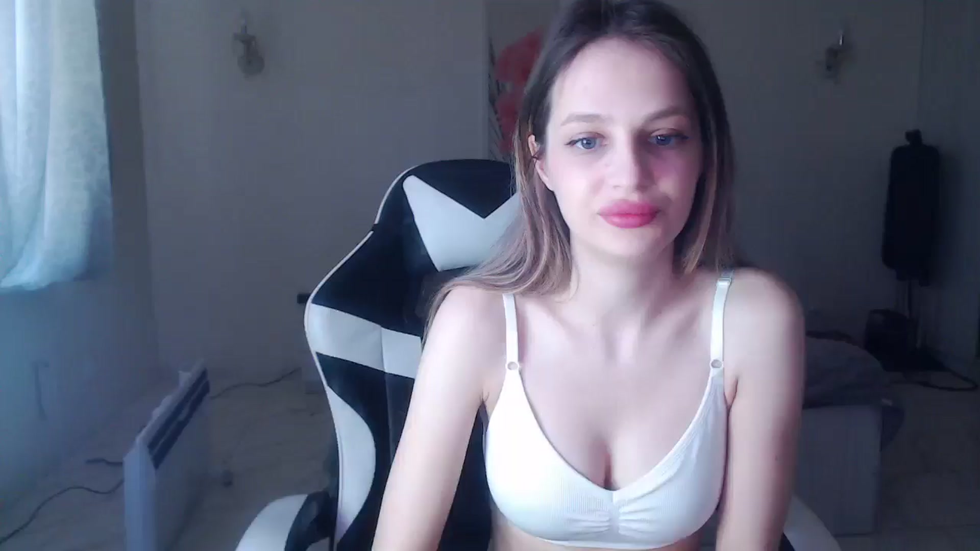 Gallery image thumbnail from Lola_vi's myfreecams stream on, 05/01/2025, 11:46 image 18 of 20