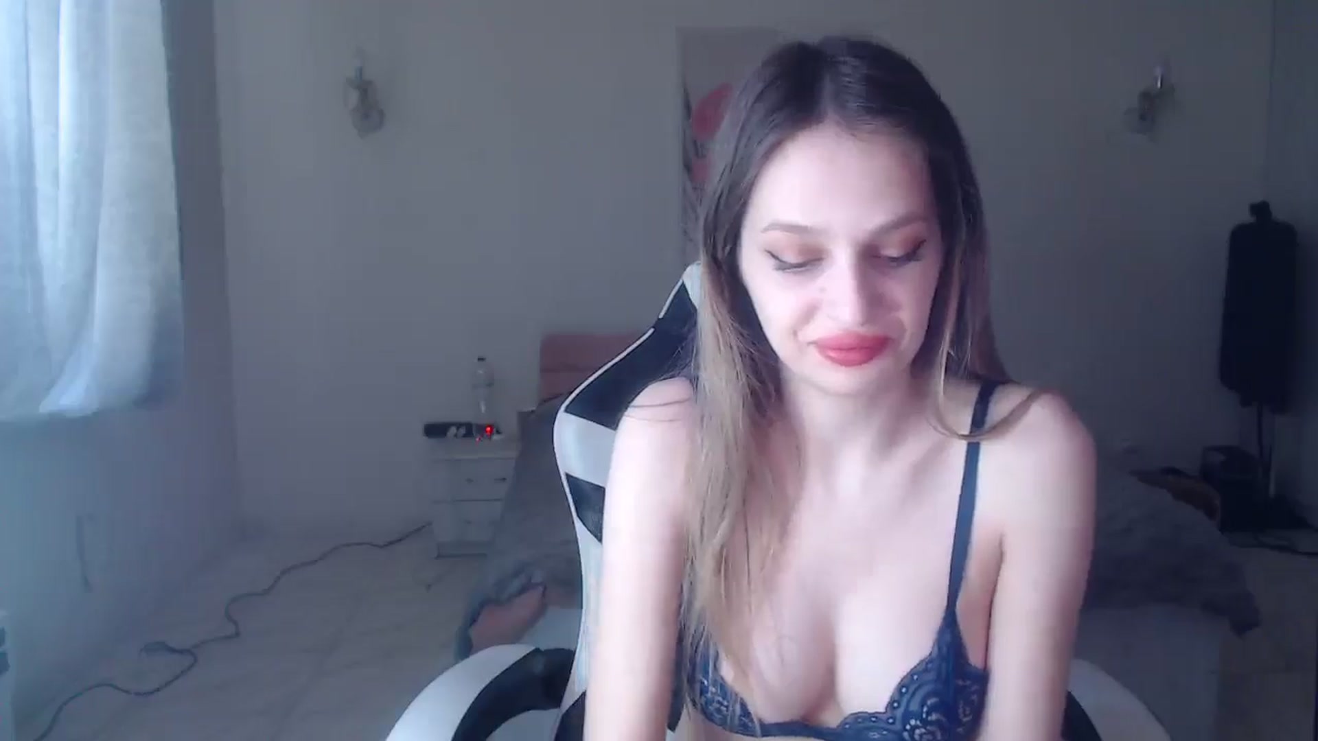 Gallery image thumbnail from Lola_vi's myfreecams stream on, 05/04/2025, 11:37 image 5 of 20