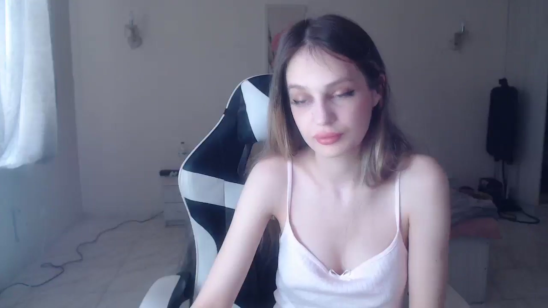 Gallery image thumbnail from Lola_vi's myfreecams stream on, 05/06/2025, 11:37 image 2 of 20