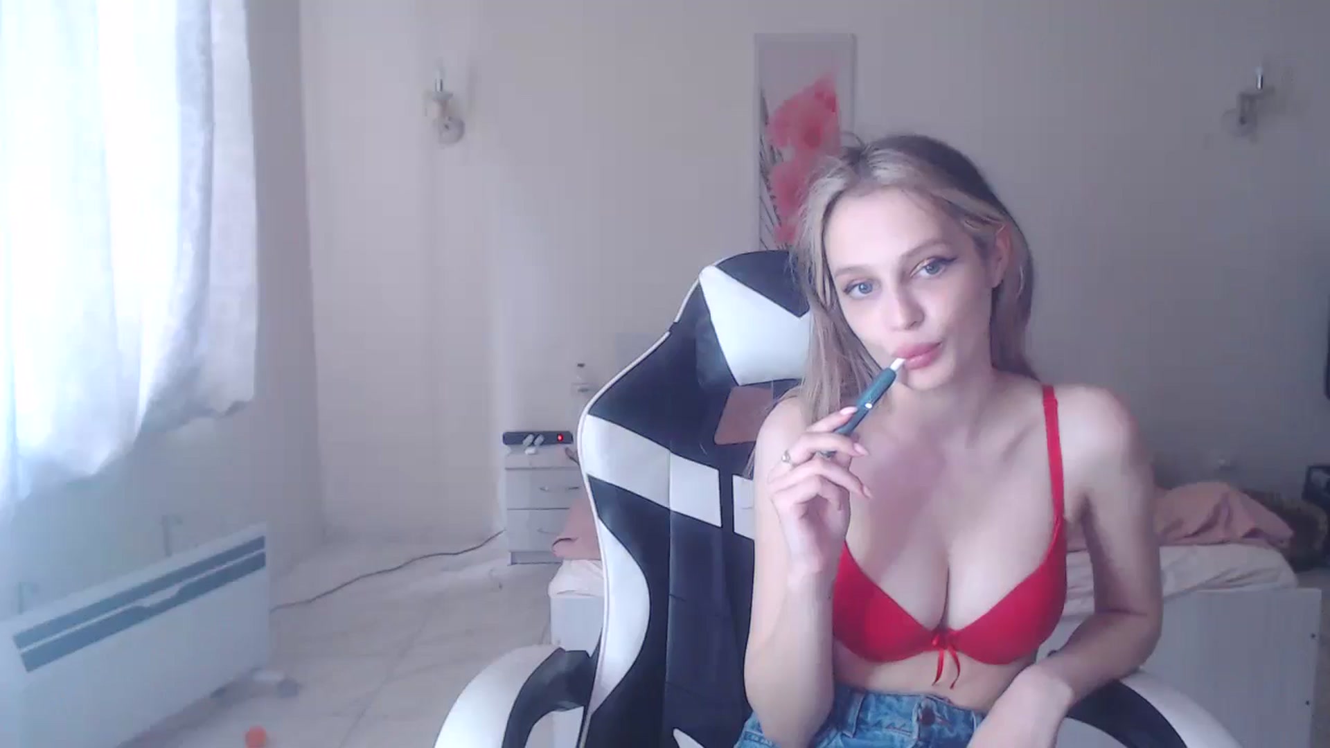 Gallery image thumbnail from Lola_vi's myfreecams stream on, 05/18/2025, 13:28 image 17 of 20