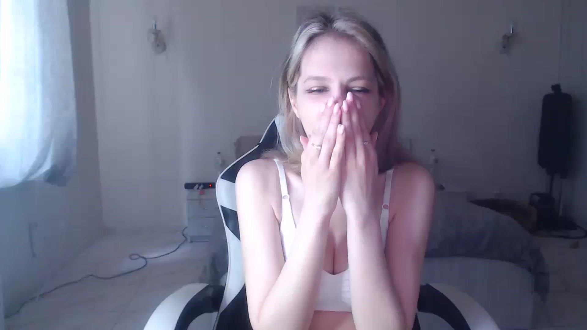 Gallery image thumbnail from Lola_vi's myfreecams stream on, 05/24/2025, 11:56 image 5 of 20