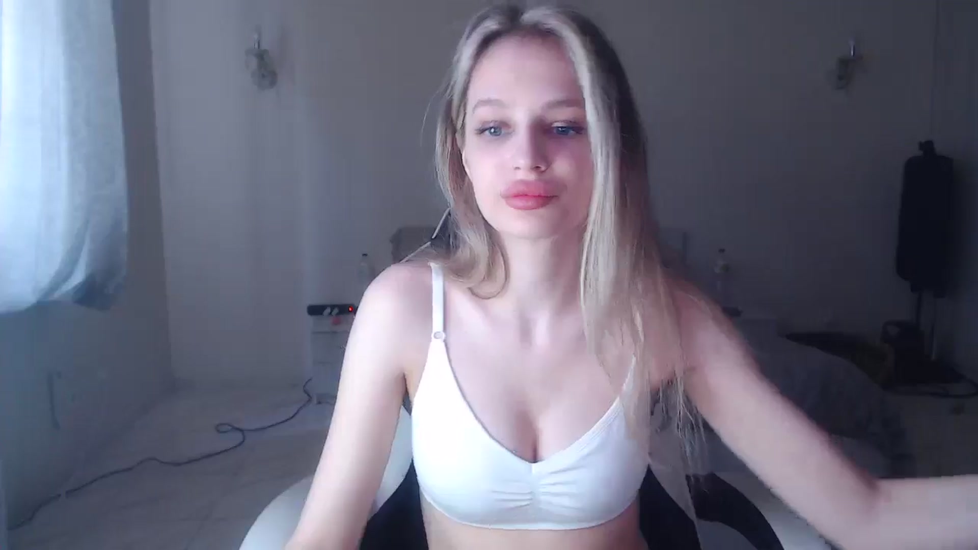 Gallery image thumbnail from Lola_vi's myfreecams stream on, 05/24/2025, 11:56 image 14 of 20