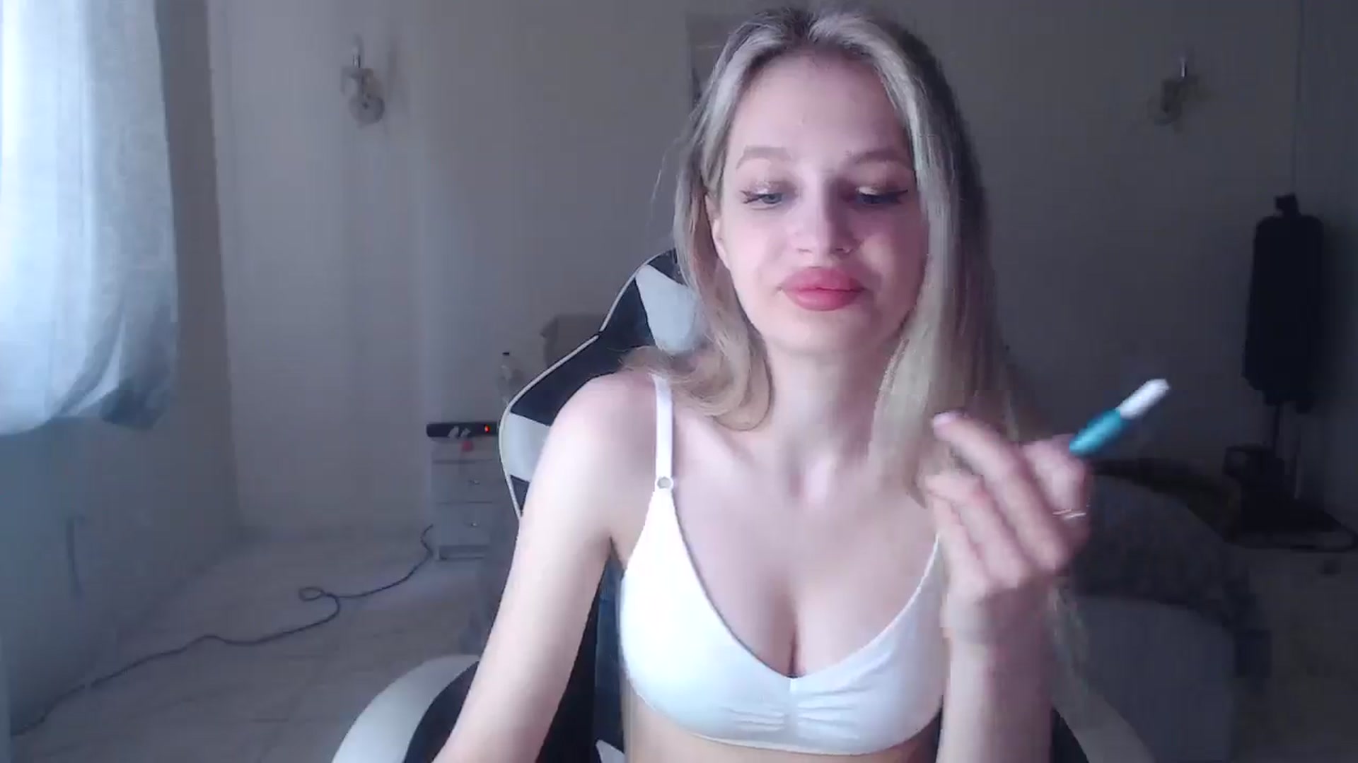 Gallery image thumbnail from Lola_vi's myfreecams stream on, 05/24/2025, 11:56 image 13 of 20