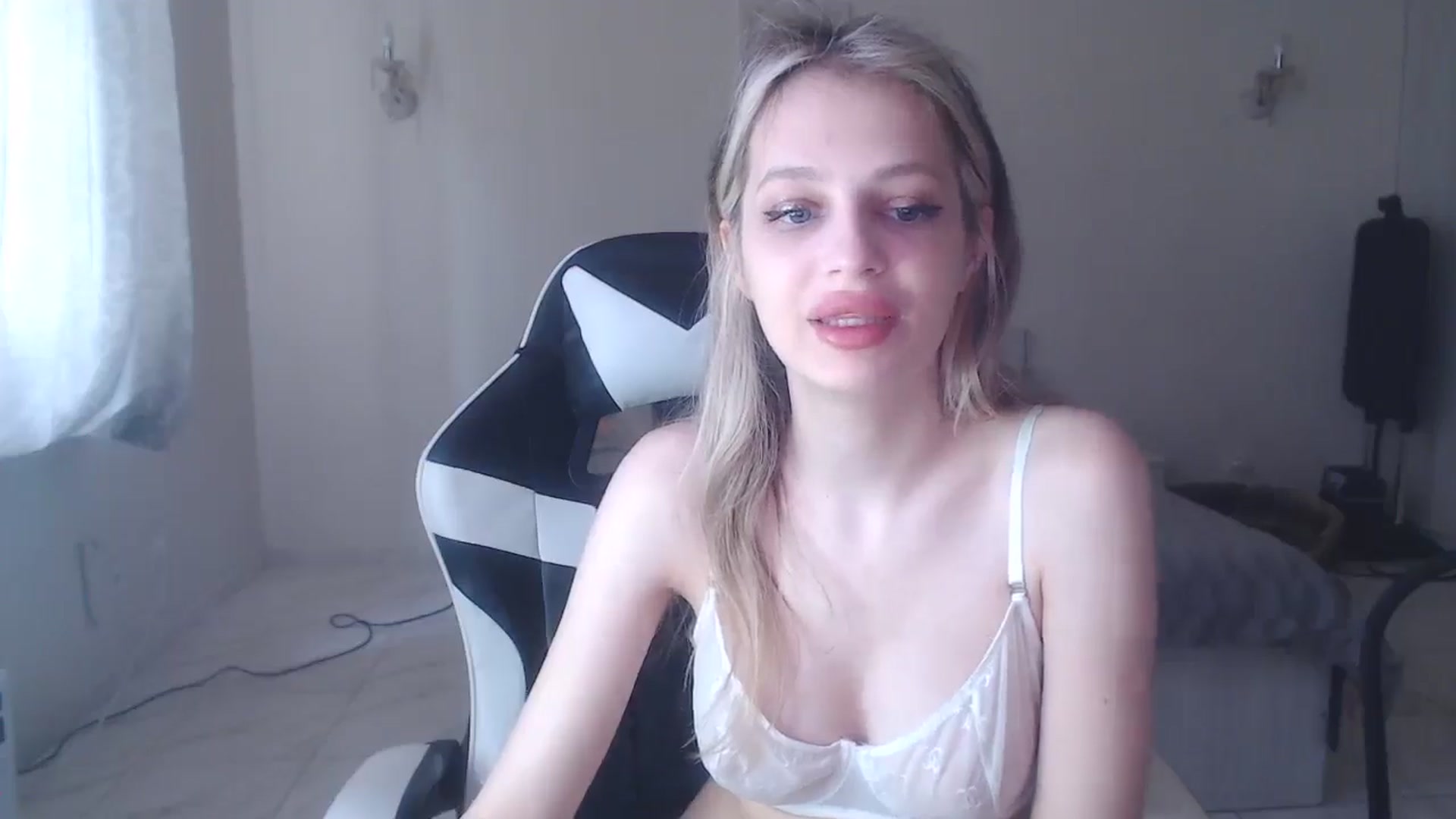 Gallery image thumbnail from Lola_vi's myfreecams stream on, 05/25/2025, 11:41 image 20 of 20