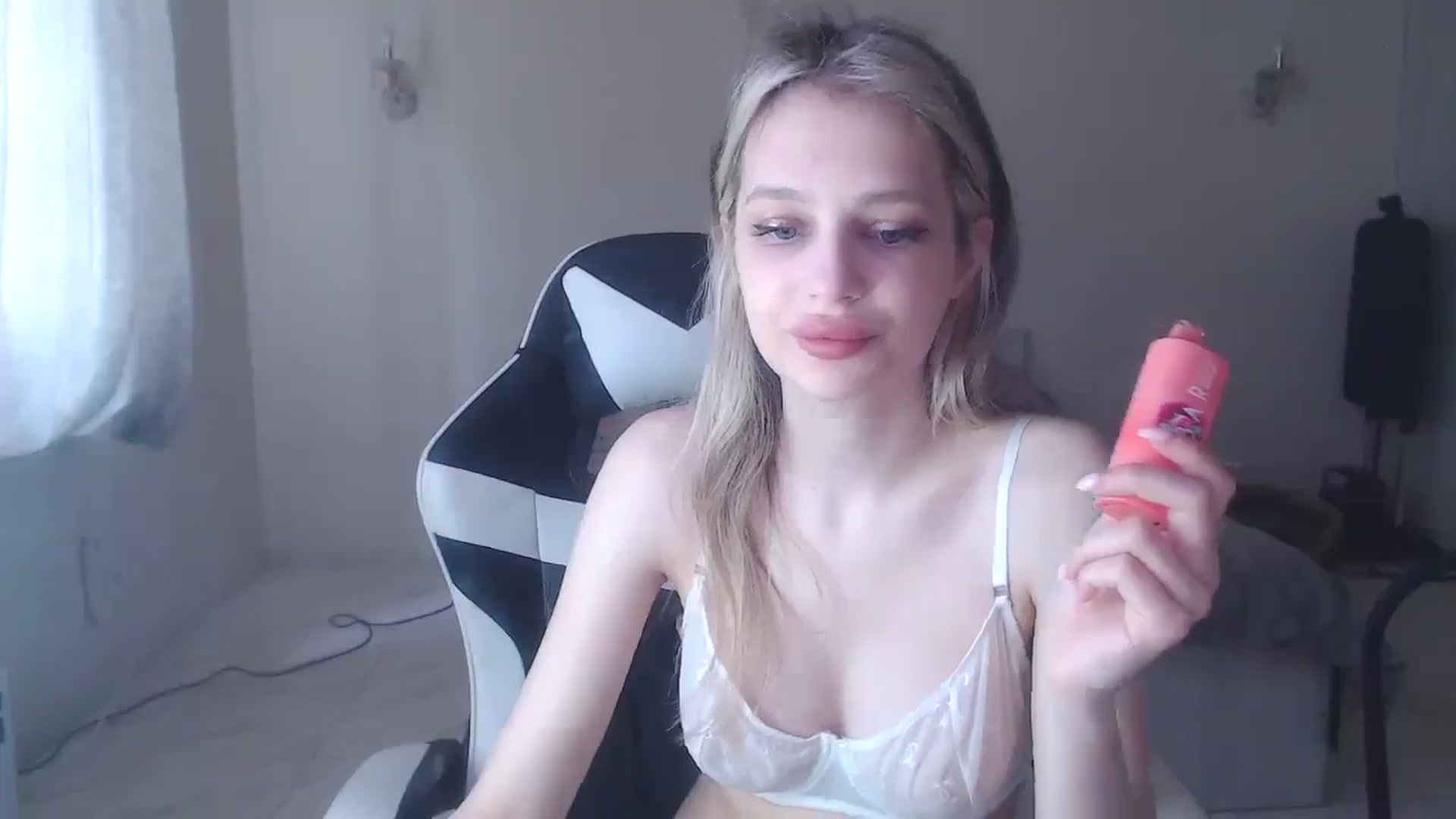 Gallery image thumbnail from Lola_vi's myfreecams stream on, 05/25/2025, 11:41 image 18 of 20