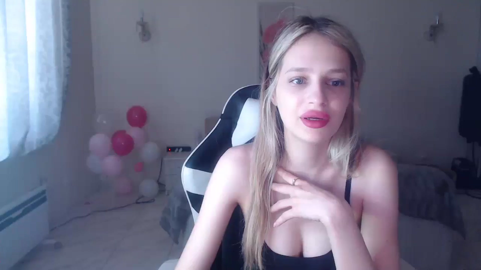 Gallery image thumbnail from Lola_vi's myfreecams stream on, 06/16/2025, 11:24 image 4 of 20