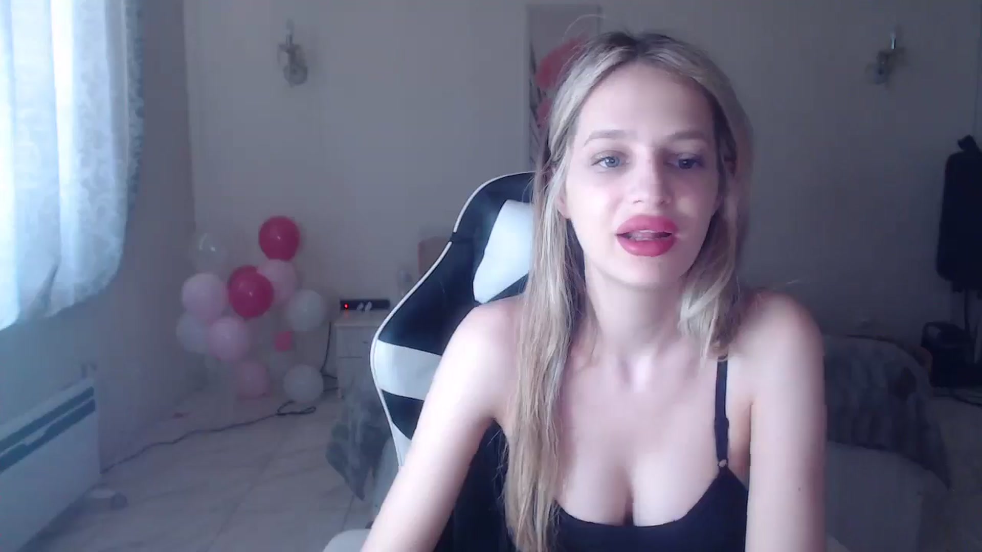 Gallery image thumbnail from Lola_vi's myfreecams stream on, 06/16/2025, 11:24 image 8 of 20