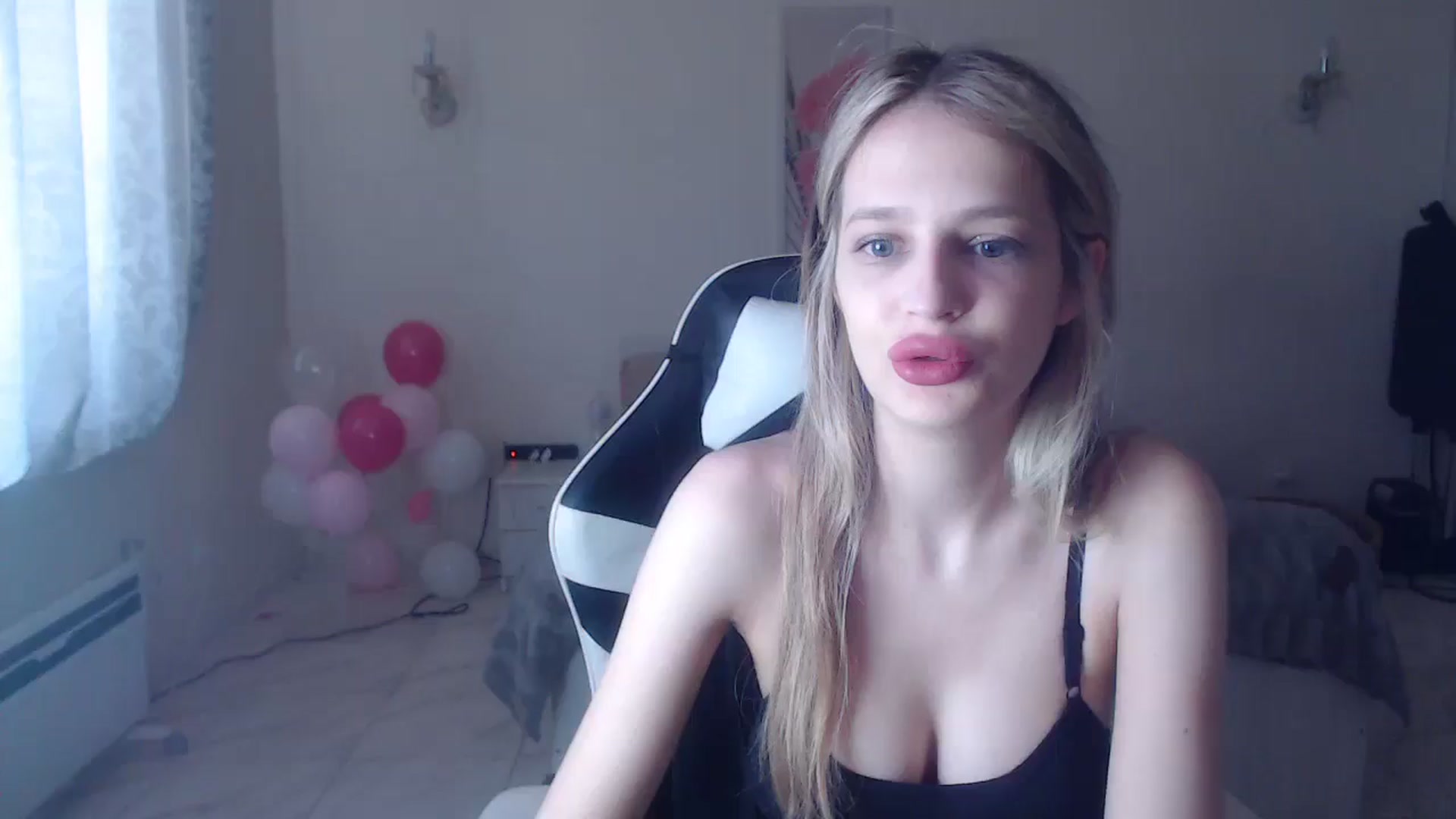 Gallery image thumbnail from Lola_vi's myfreecams stream on, 06/16/2025, 11:24 image 7 of 20