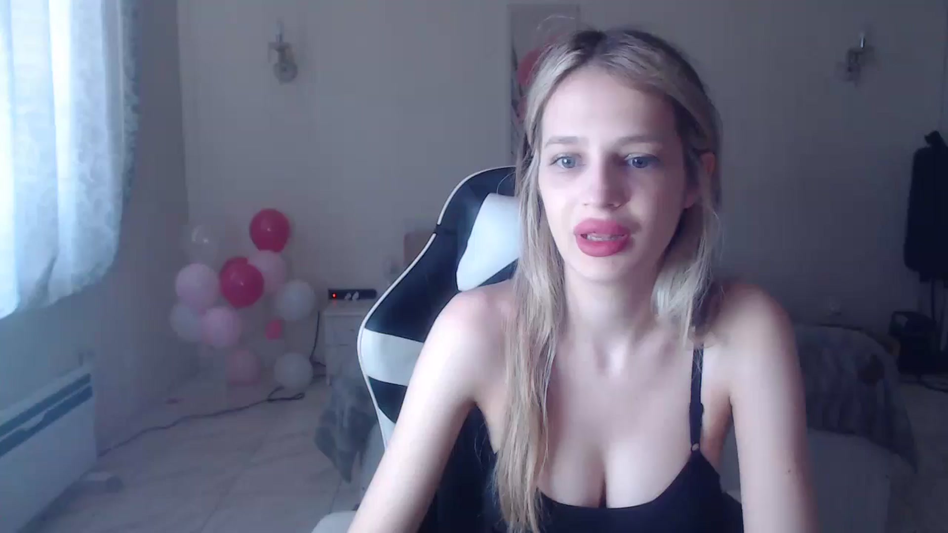 Gallery image thumbnail from Lola_vi's myfreecams stream on, 06/16/2025, 11:24 image 6 of 20