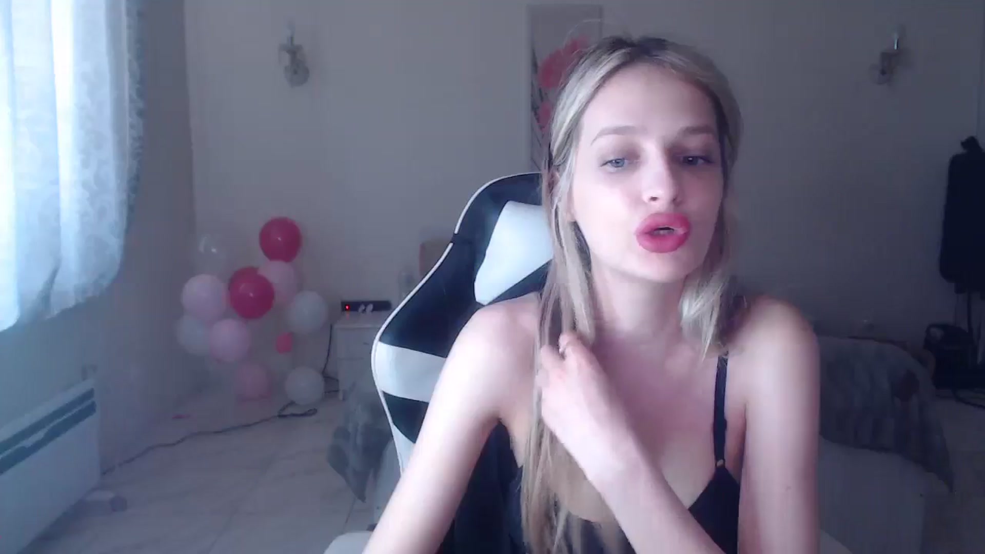 Gallery image thumbnail from Lola_vi's myfreecams stream on, 06/16/2025, 11:24 image 3 of 20