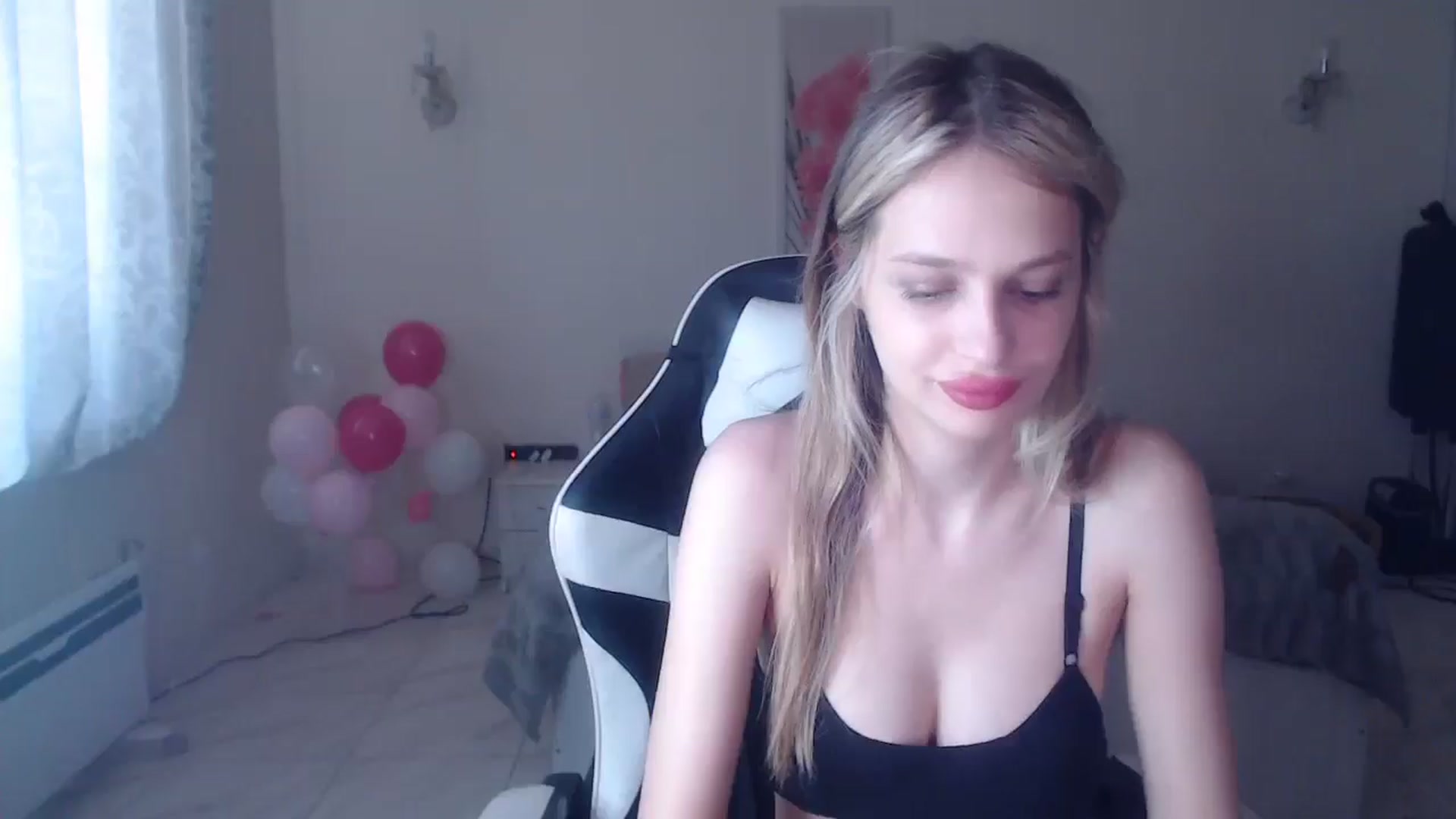 Gallery image thumbnail from Lola_vi's myfreecams stream on, 06/16/2025, 11:24 image 2 of 20