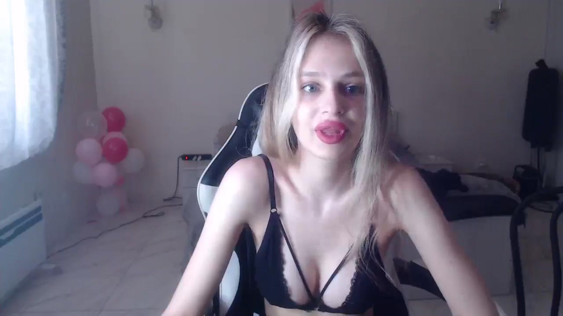 Gallery image thumbnail from Lola_vi's myfreecams stream on, 06/17/2025, 12:09 image 11 of 20
