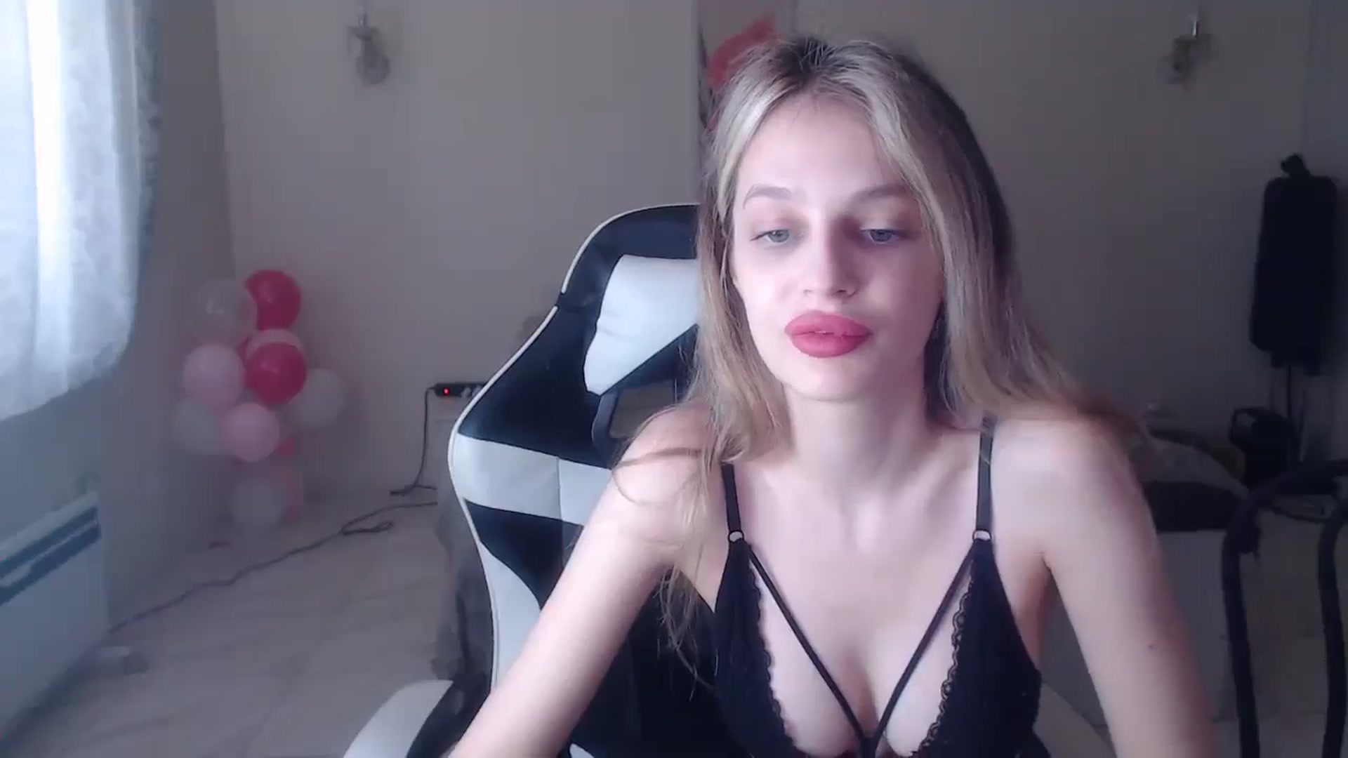 Gallery image thumbnail from Lola_vi's myfreecams stream on, 06/17/2025, 12:09 image 6 of 20
