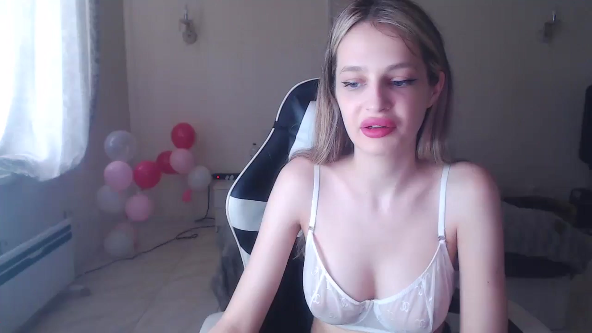 Gallery image thumbnail from Lola_vi's myfreecams stream on, 06/19/2025, 11:53 image 1 of 20