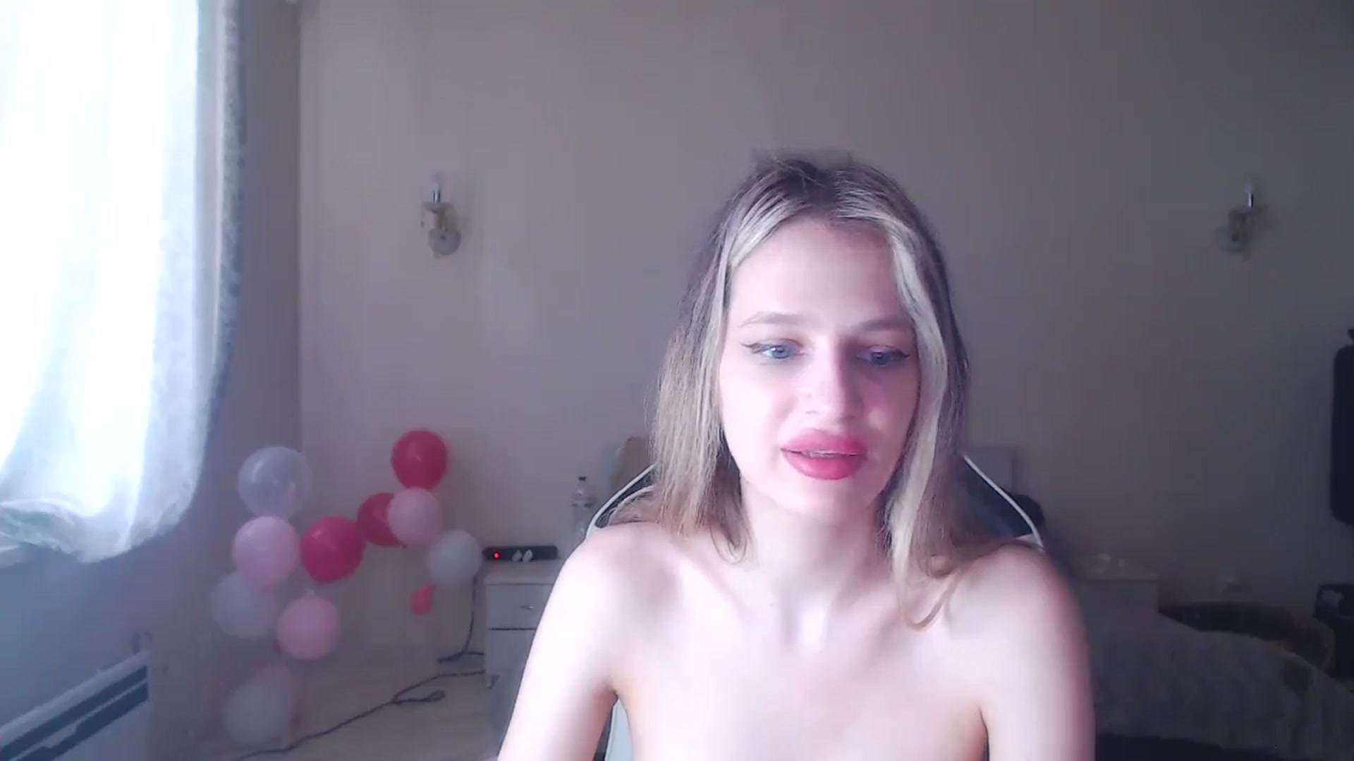 Gallery image thumbnail from Lola_vi's myfreecams stream on, 06/19/2025, 11:53 image 15 of 20