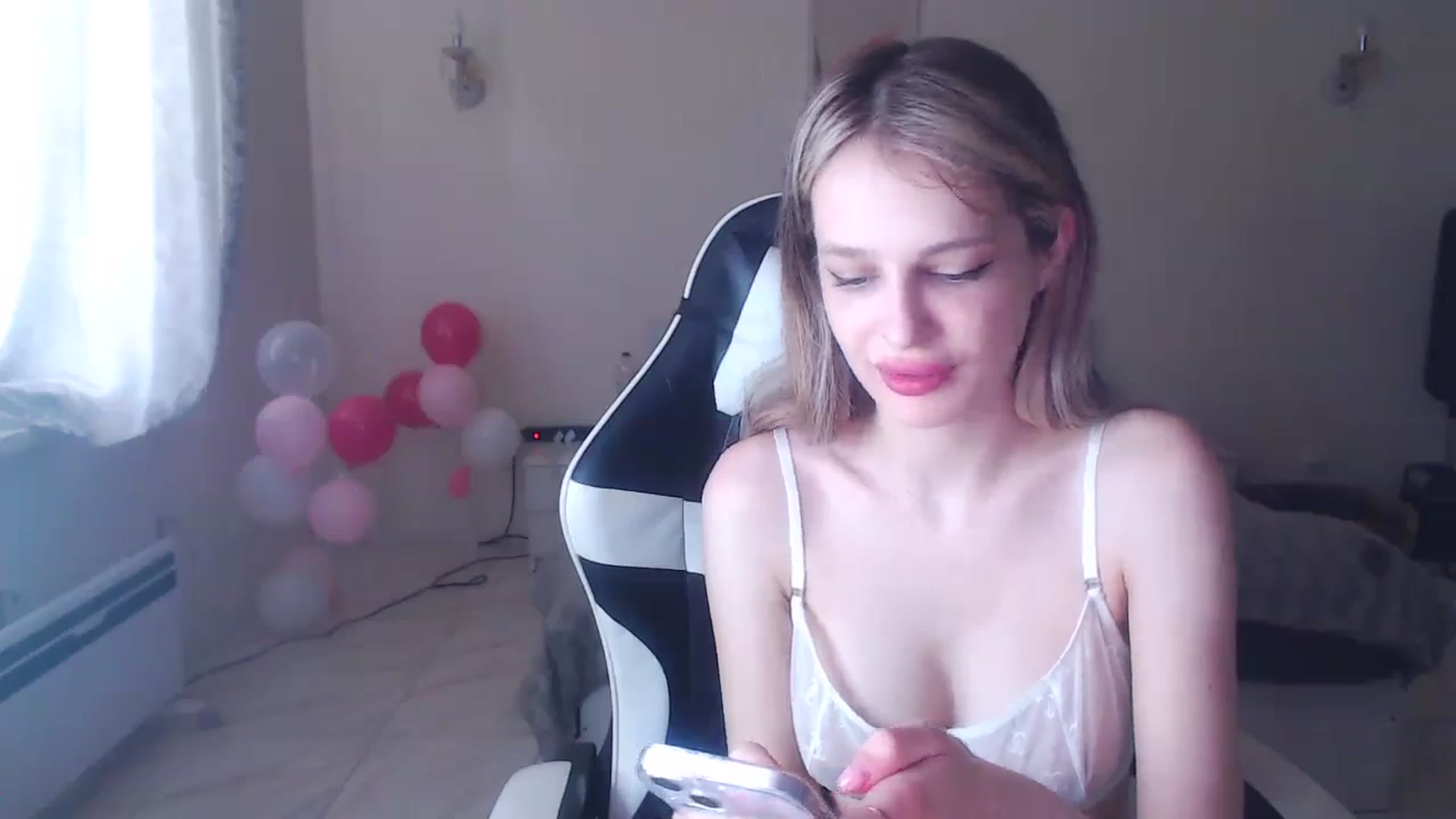 Gallery image thumbnail from Lola_vi's myfreecams stream on, 06/19/2025, 11:53 image 5 of 20