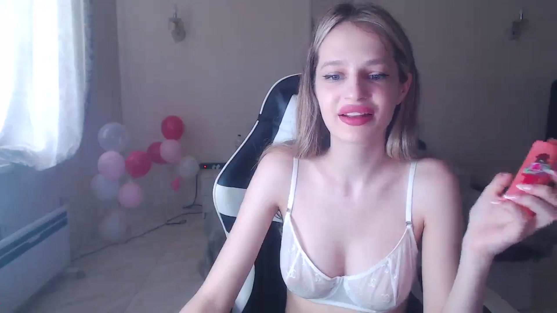 Gallery image thumbnail from Lola_vi's myfreecams stream on, 06/19/2025, 11:53 image 3 of 20