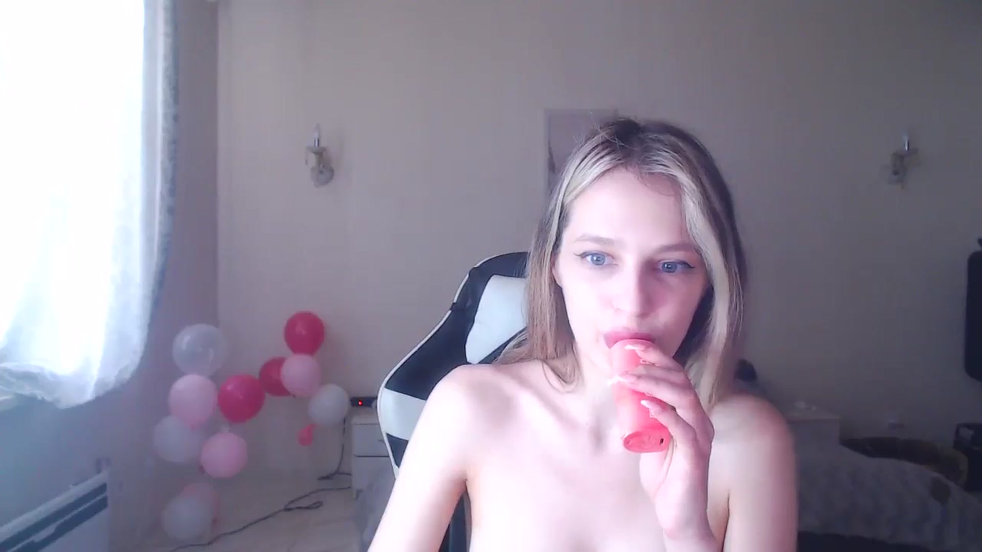 Gallery image thumbnail from Lola_vi's myfreecams stream on, 06/19/2025, 11:53 image 13 of 20