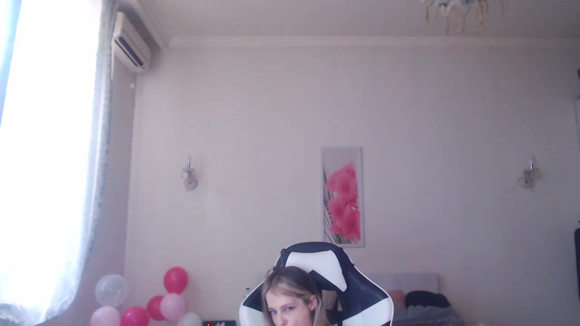 Gallery image thumbnail from Lola_vi's myfreecams stream on, 06/19/2025, 11:53 image 9 of 20