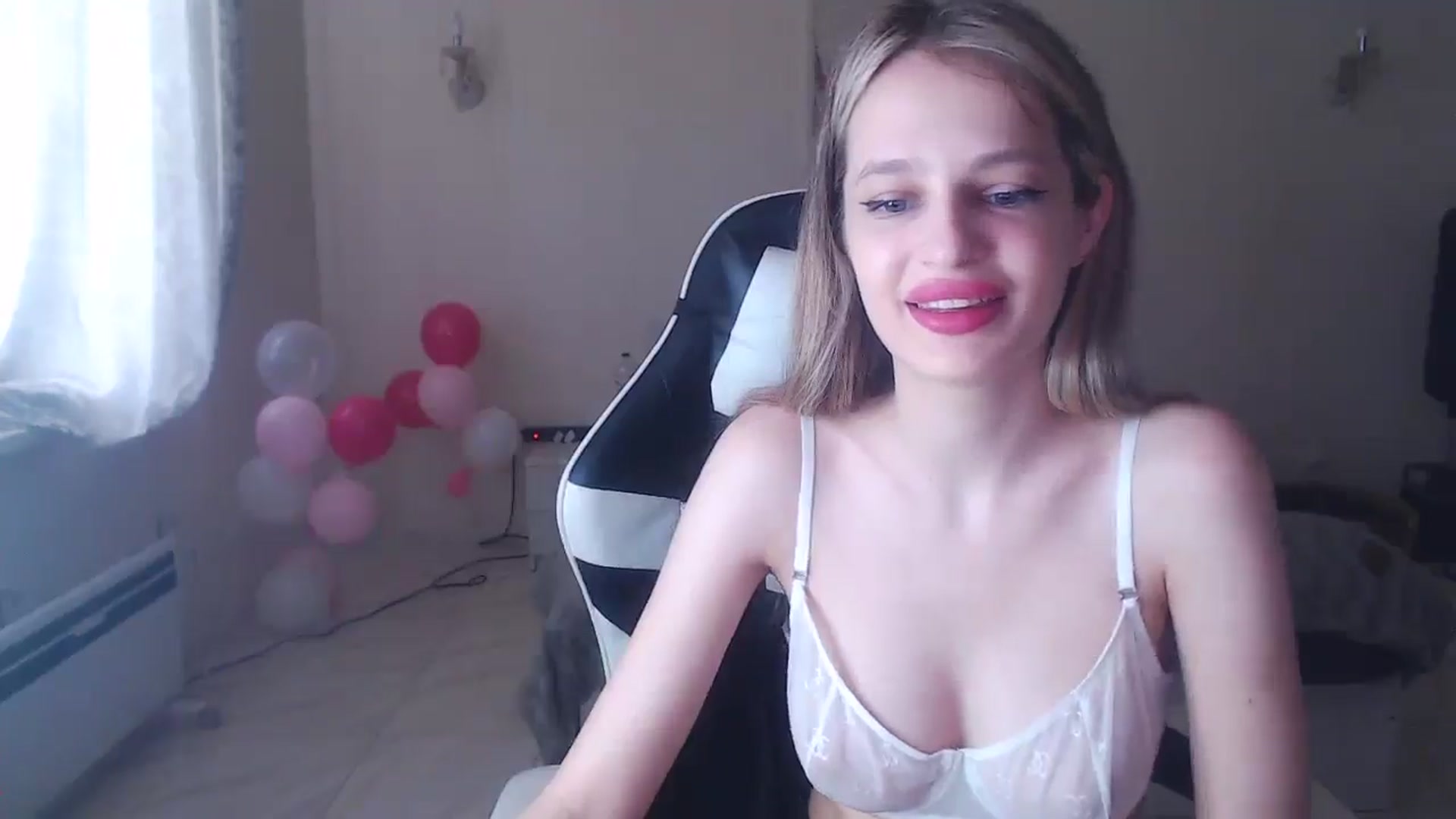 Gallery image thumbnail from Lola_vi's myfreecams stream on, 06/19/2025, 11:53 image 2 of 20